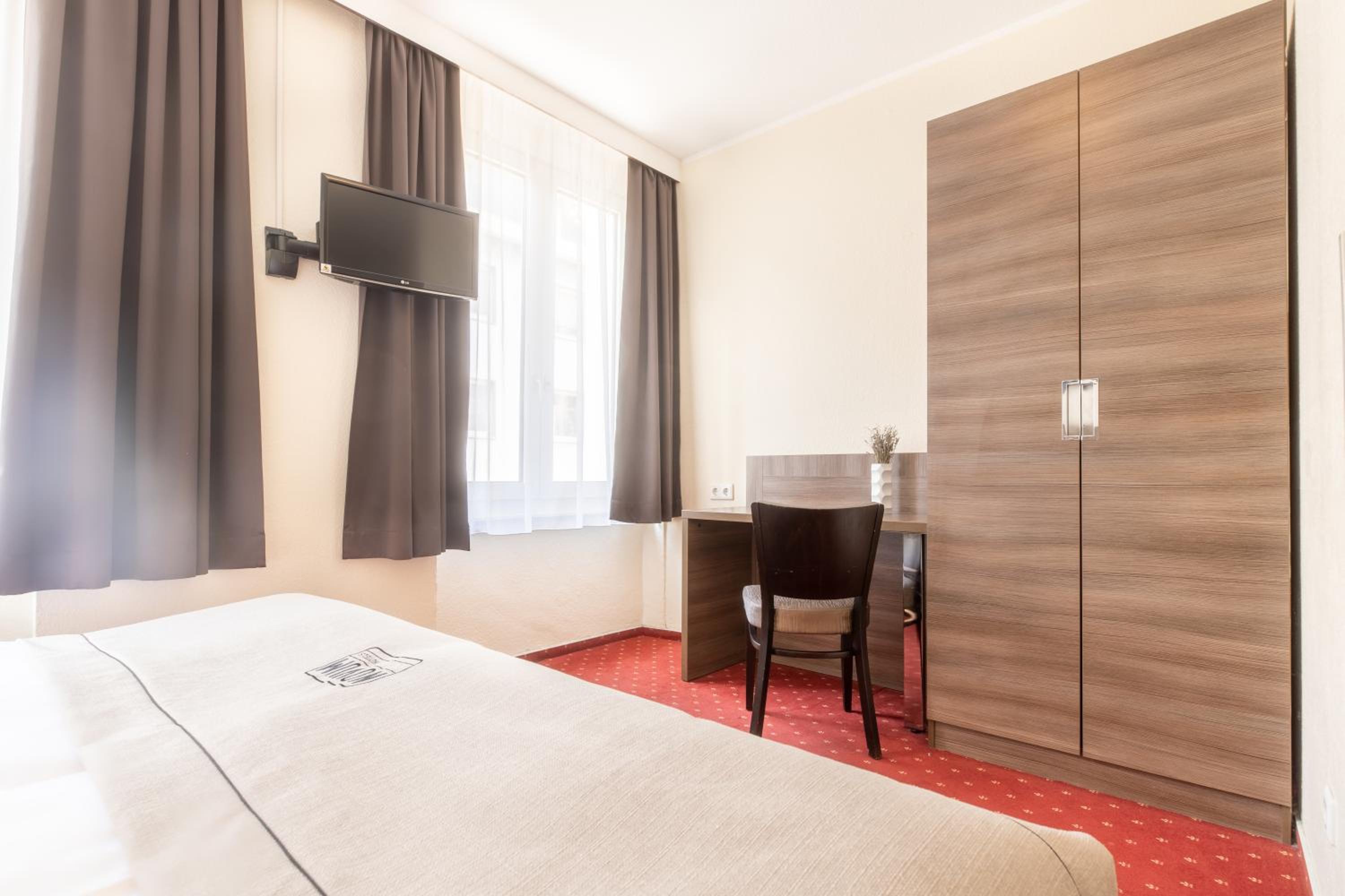 Standard Triple Room - Photo 4