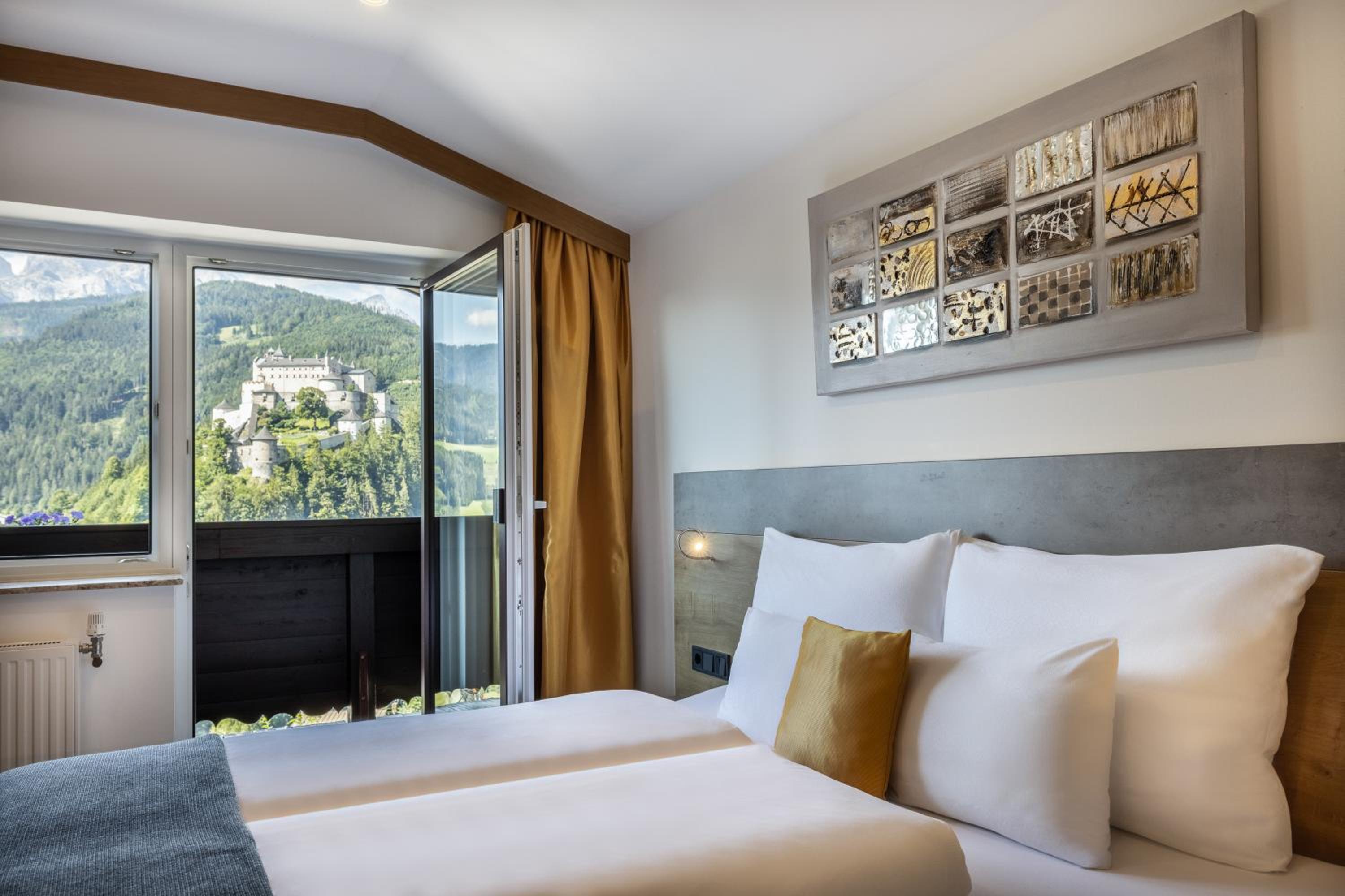 Deluxe Double Room with Castle View and Balcony photo 1