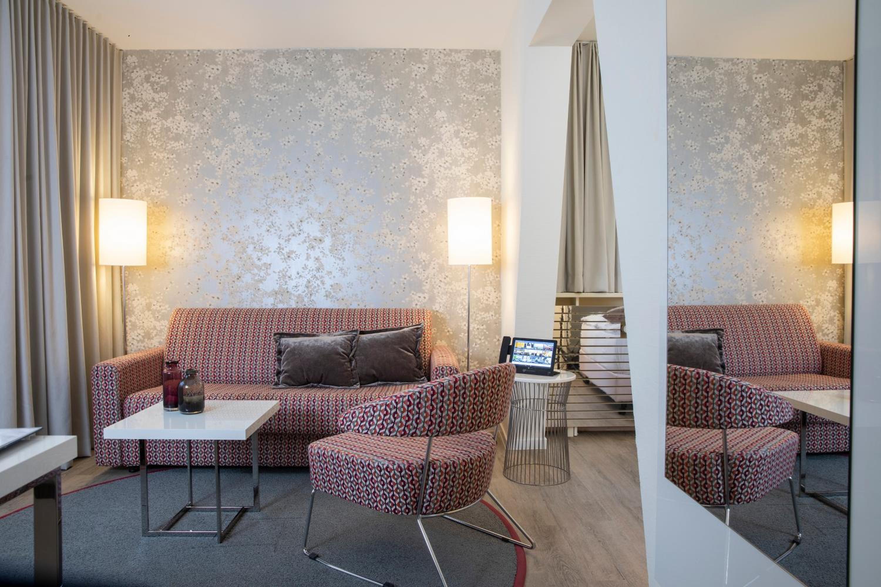 Family Room - Photo 3