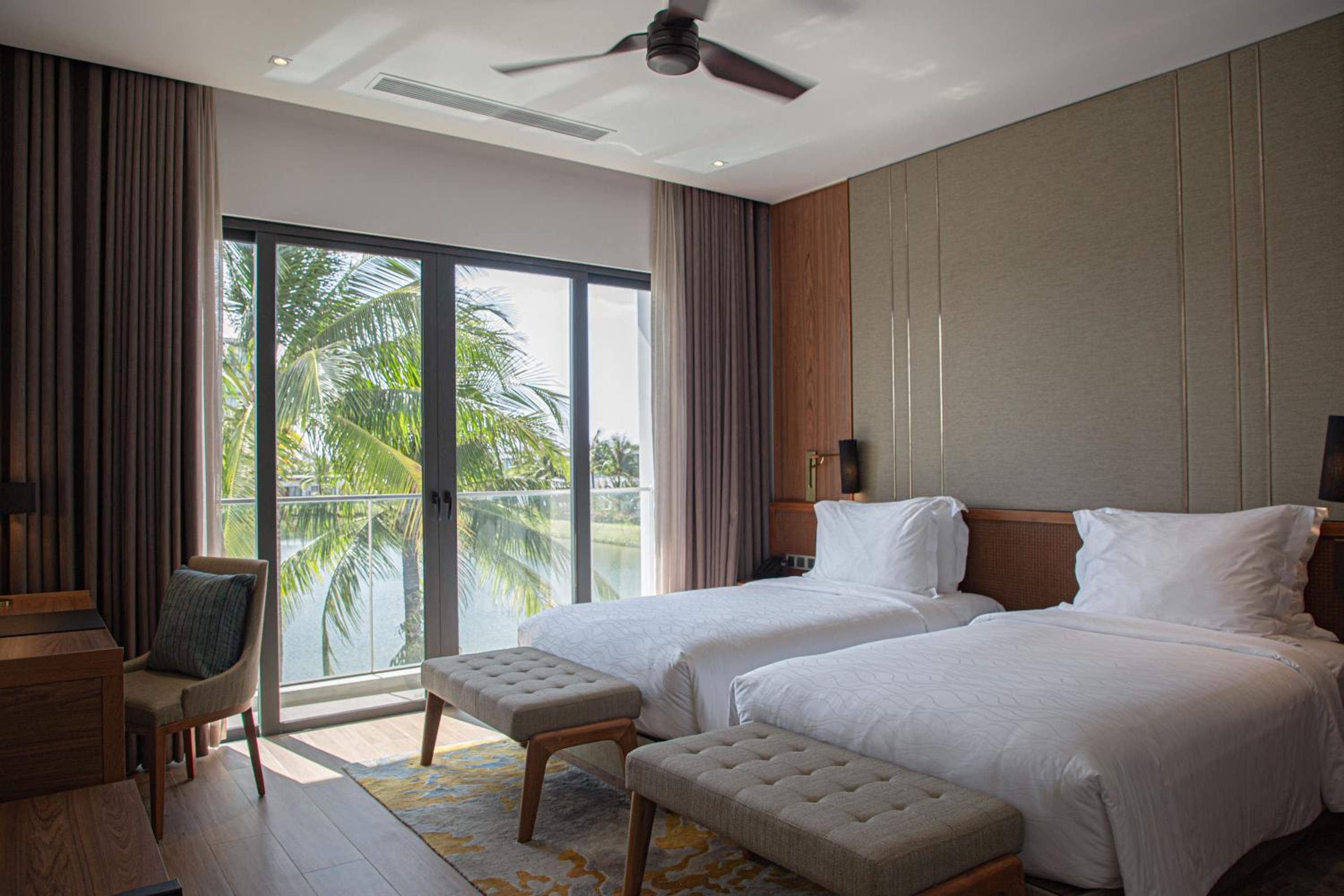 Three-Bedroom Villa with Private Pool and Lake View - Photo 9