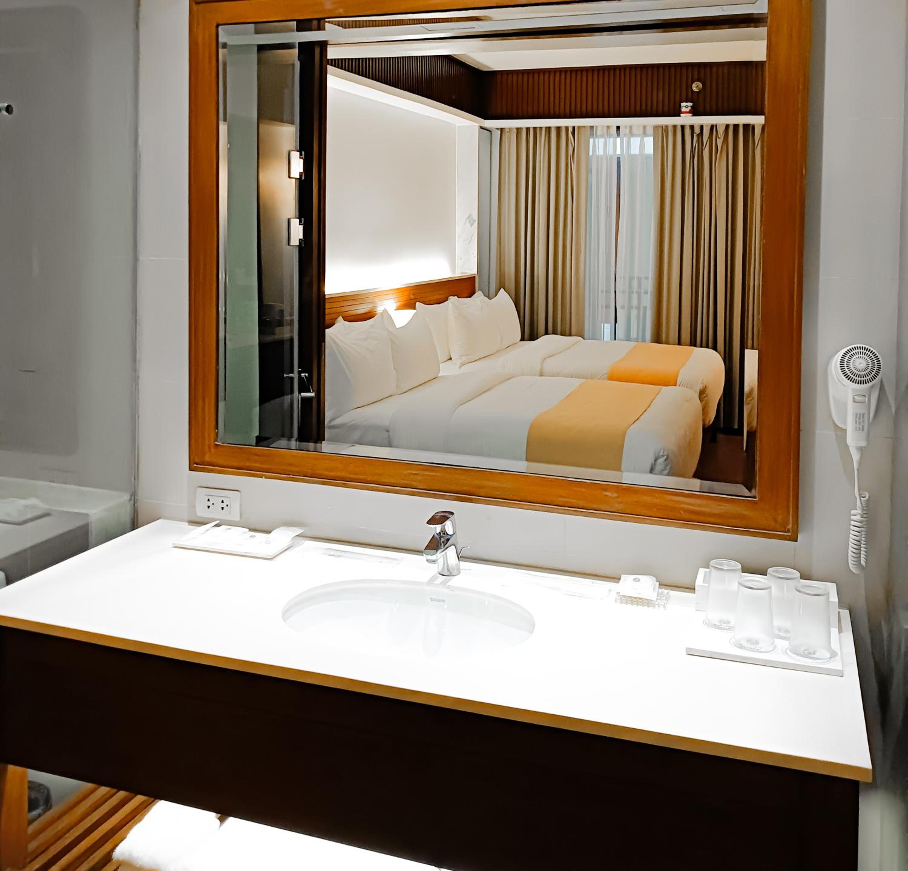 Deluxe Quadruple Room - Photo 2