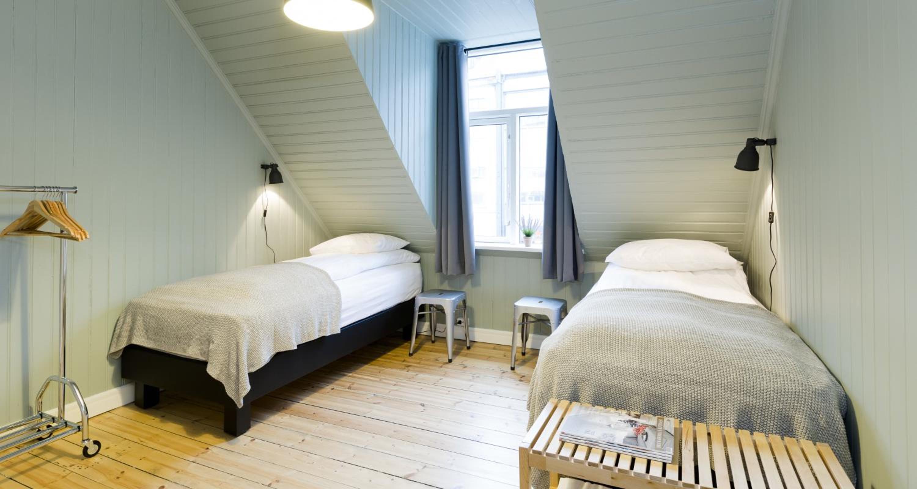 Three Bedroom Apartment with Balcony, 7 adults (Hverfisgata 53) photo 2