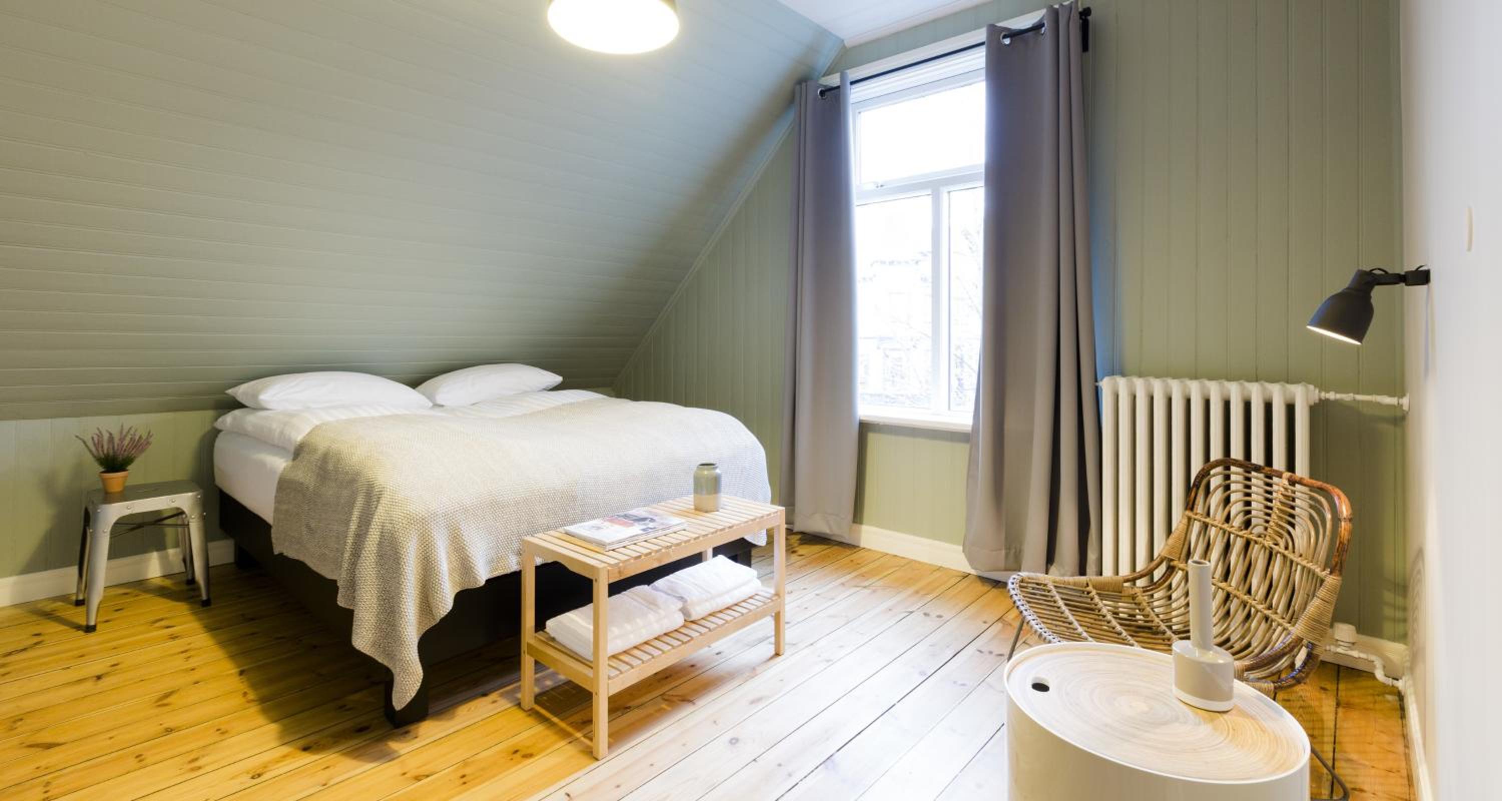 Three Bedroom Apartment with Balcony, 7 adults (Hverfisgata 53) photo 2