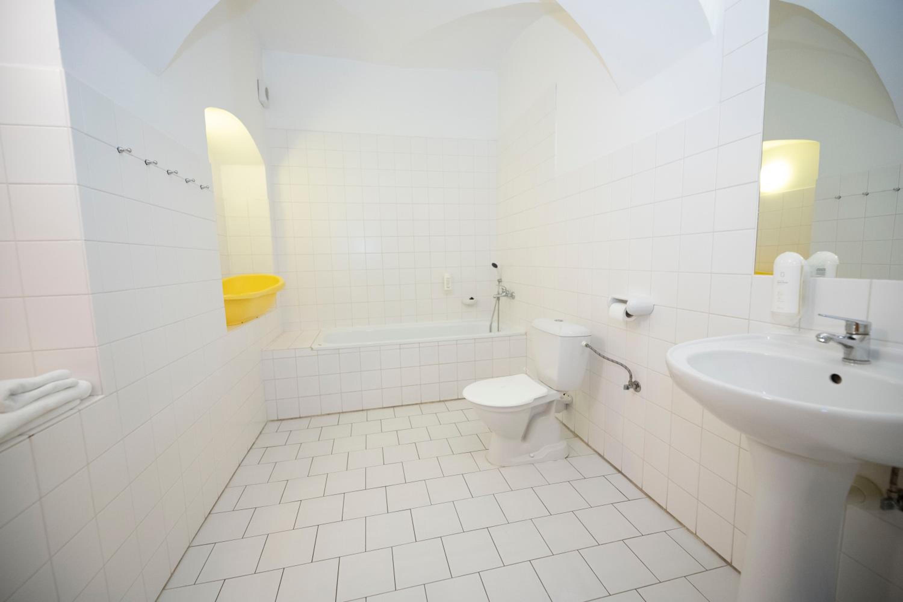 Family Room with Bathroom photo 2