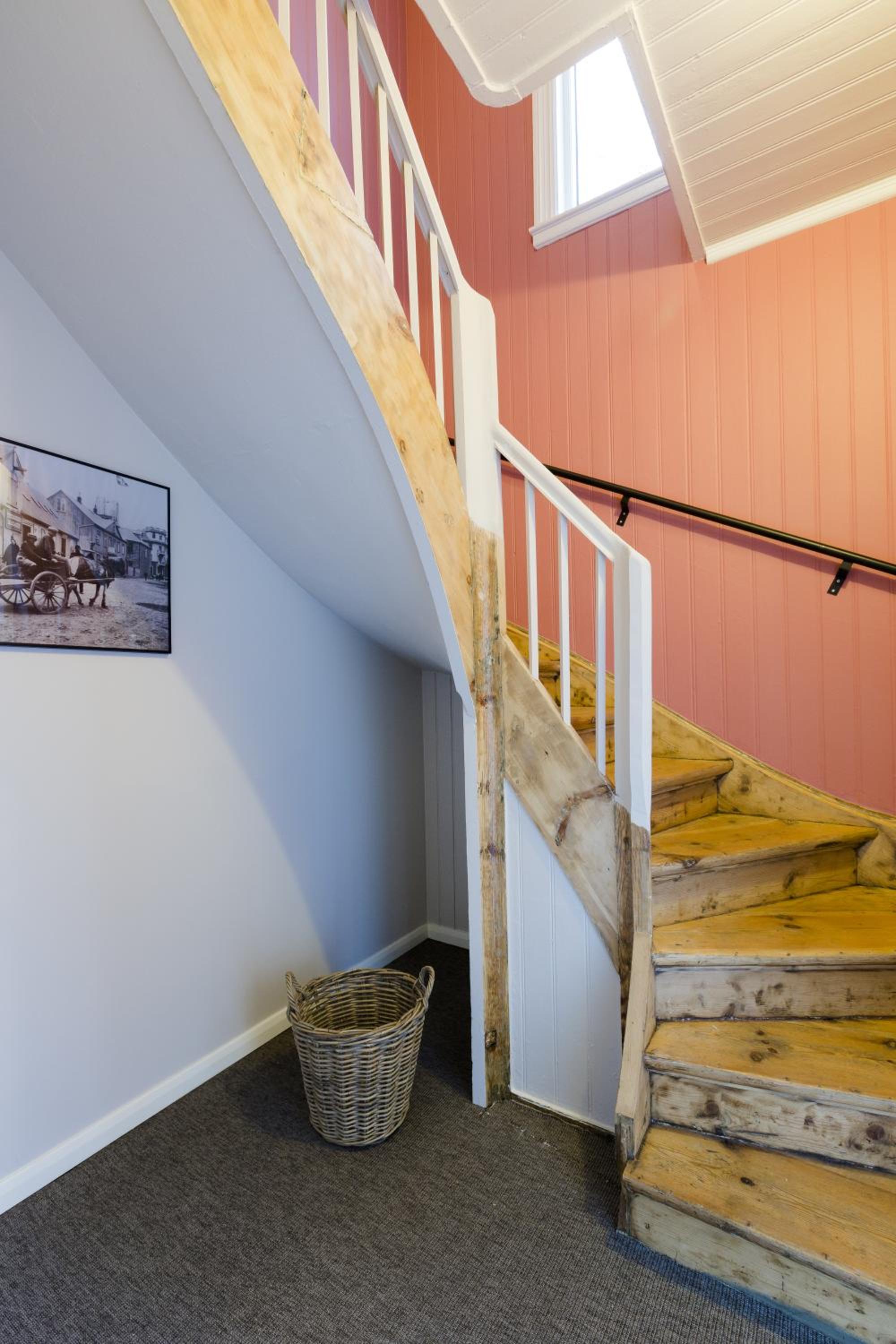 Three Bedroom Apartment with Balcony, 7 adults (Hverfisgata 53) photo 3