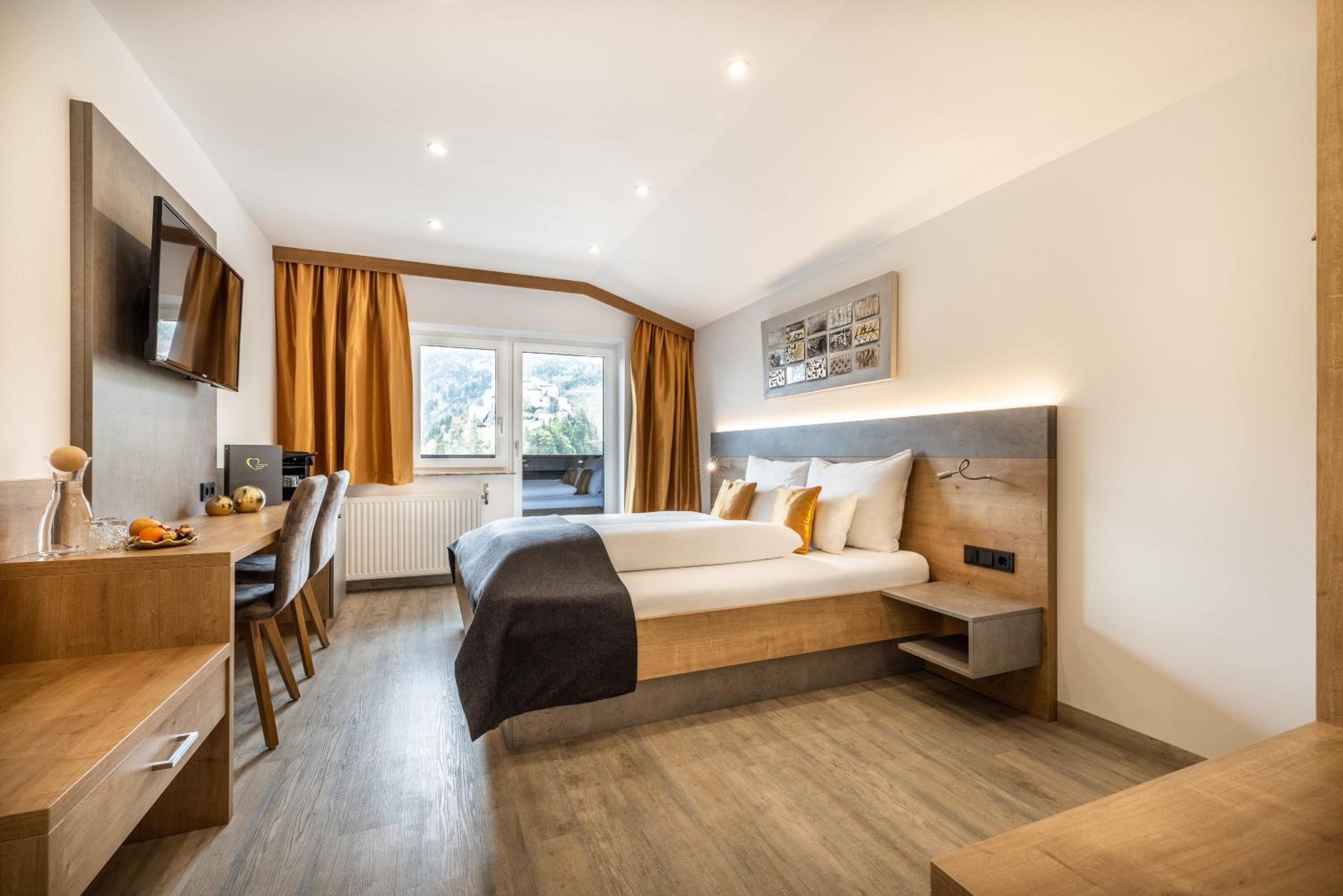 Deluxe Double Room with Castle View and Balcony photo 3