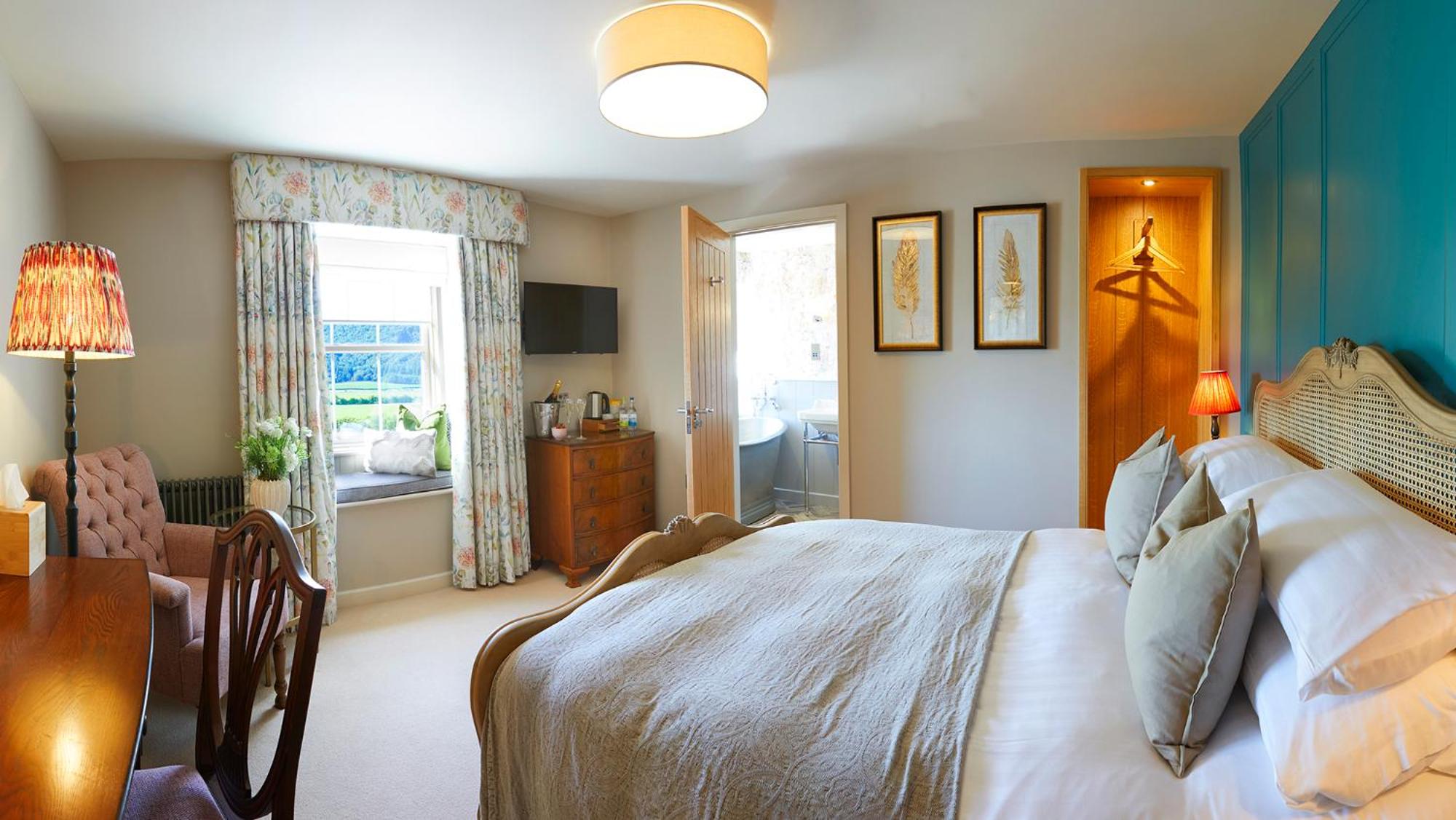Deluxe King Room photo 2