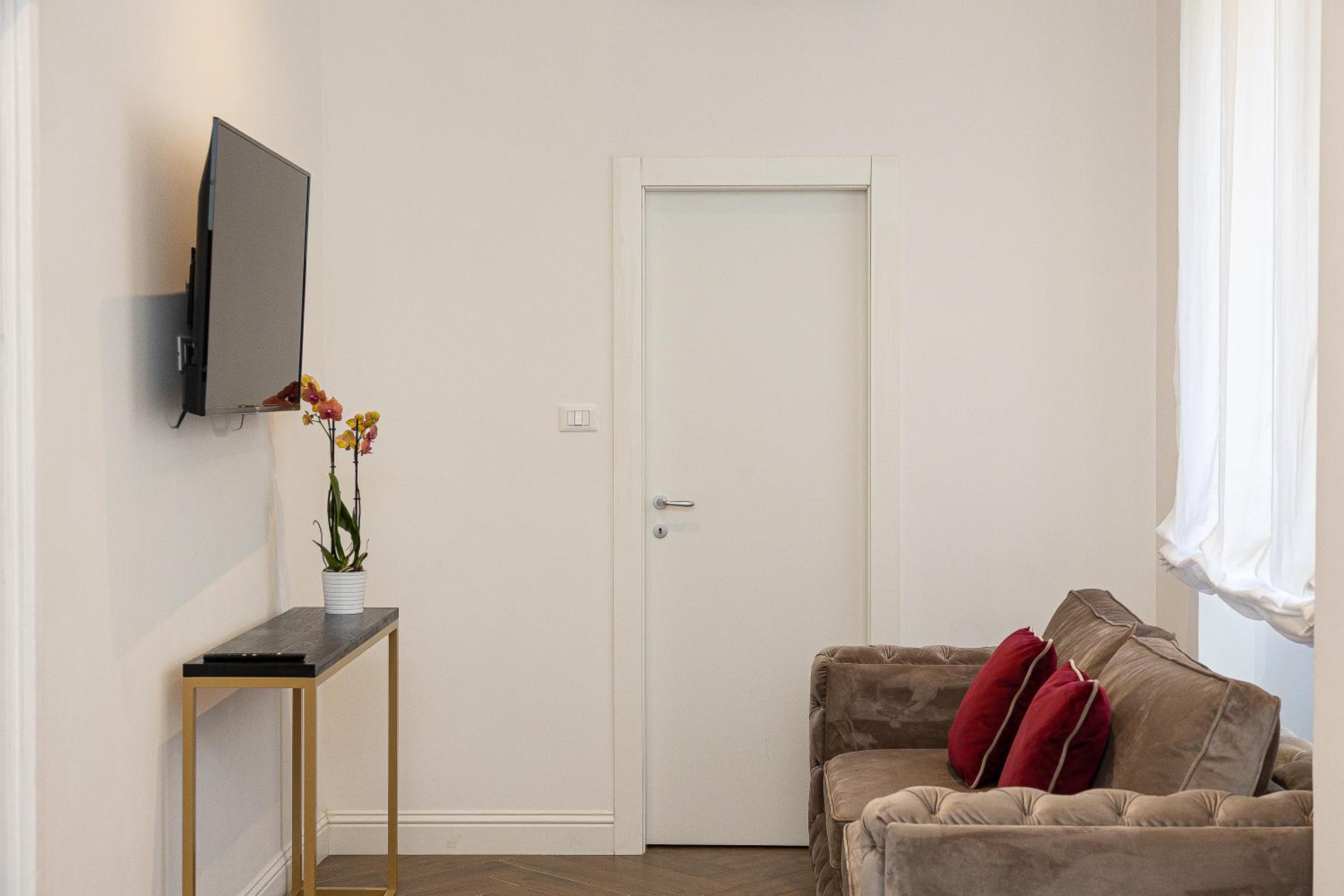 Three-Bedroom Apartment photo 2