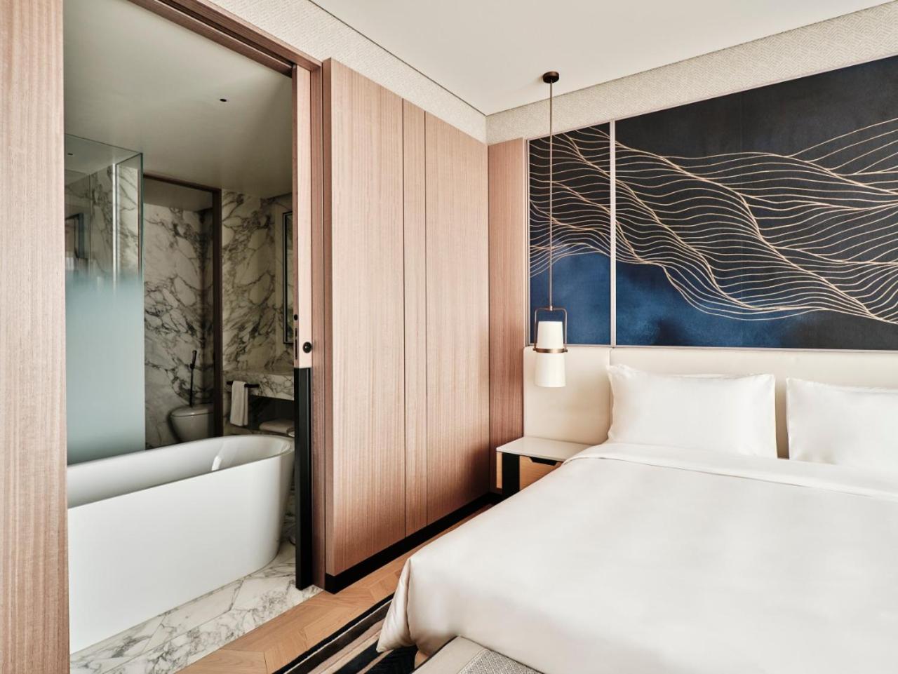 Grand King Room - Club Access - Photo 3