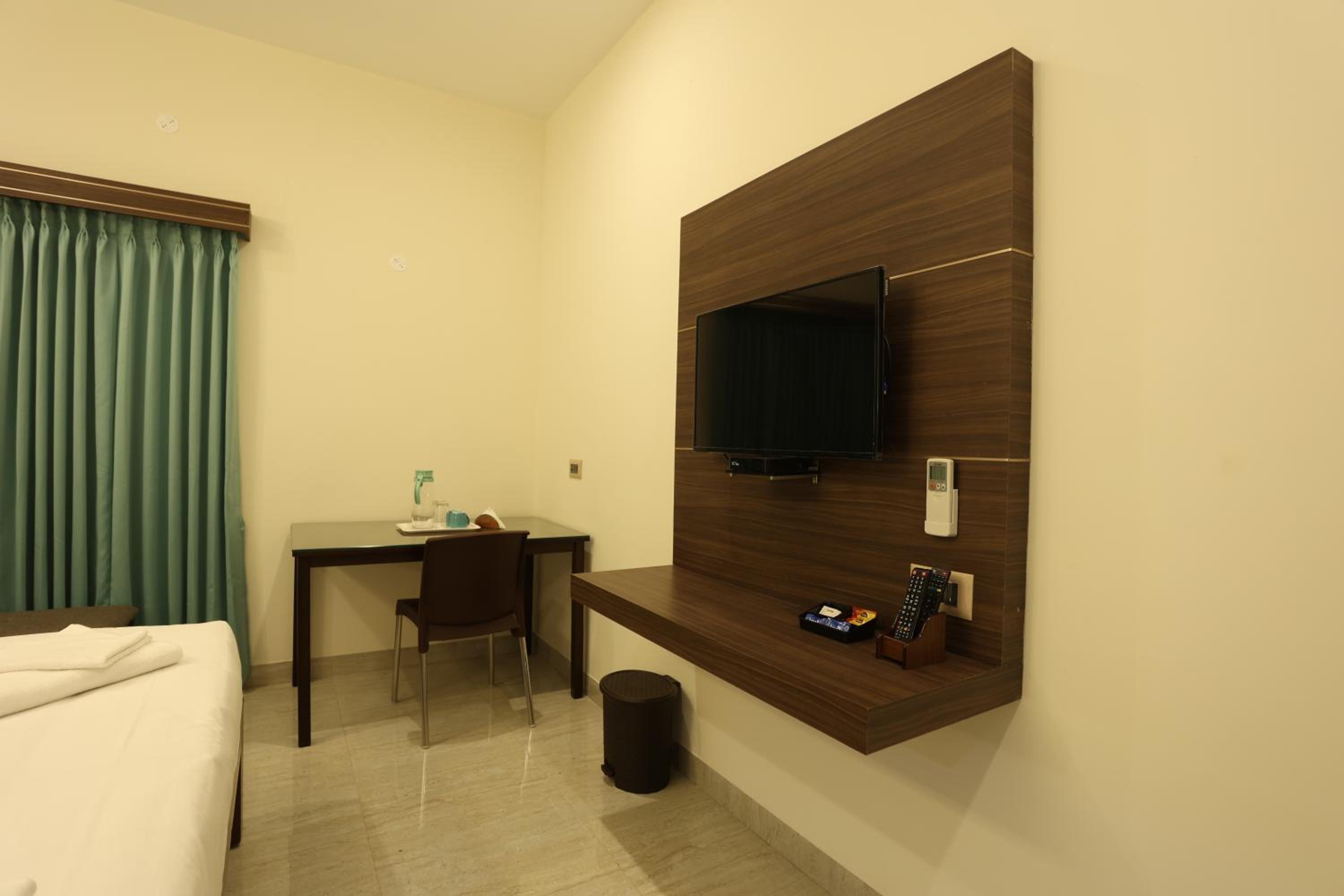 Superior King Room - Photo 5