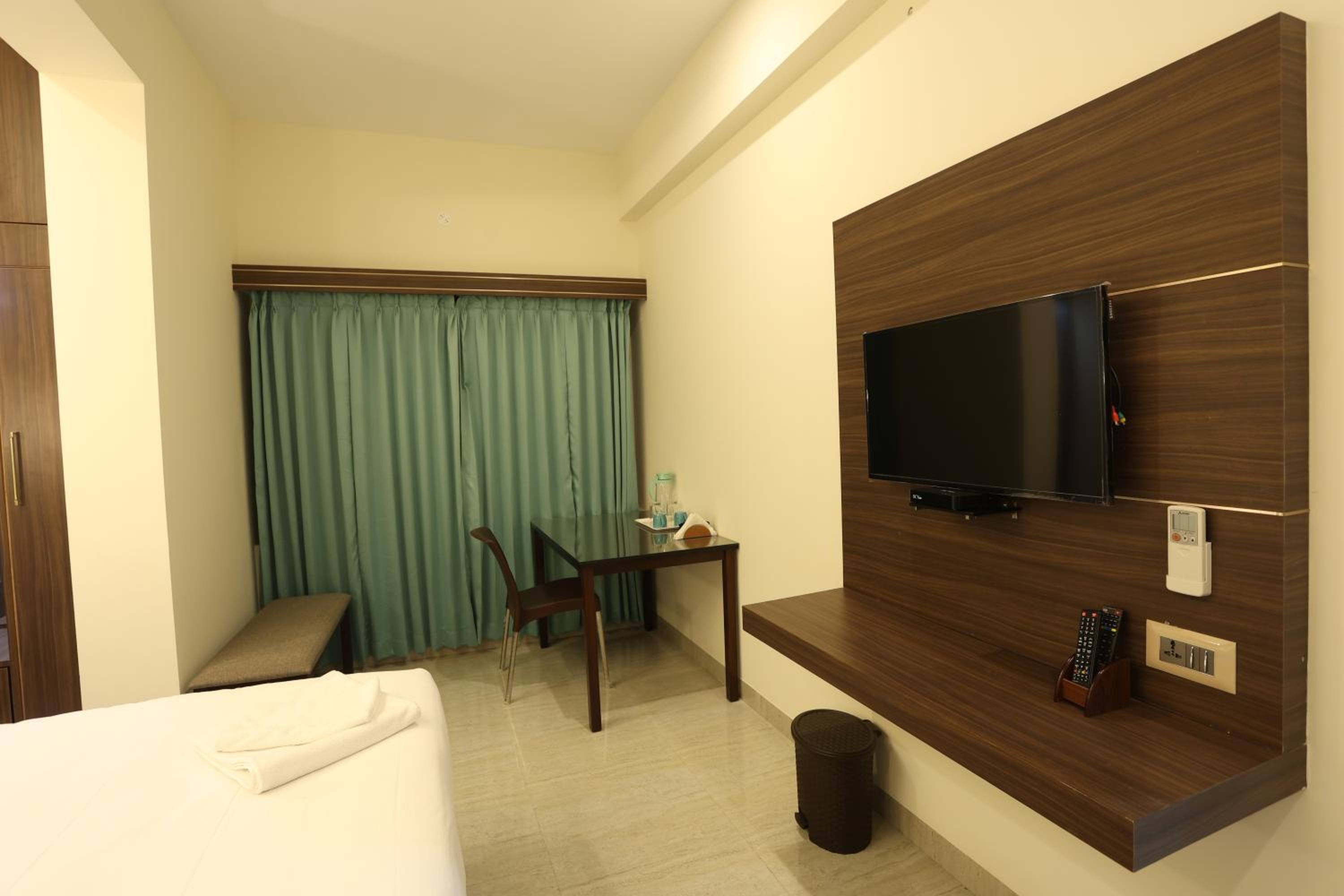Superior King Room - Photo 4