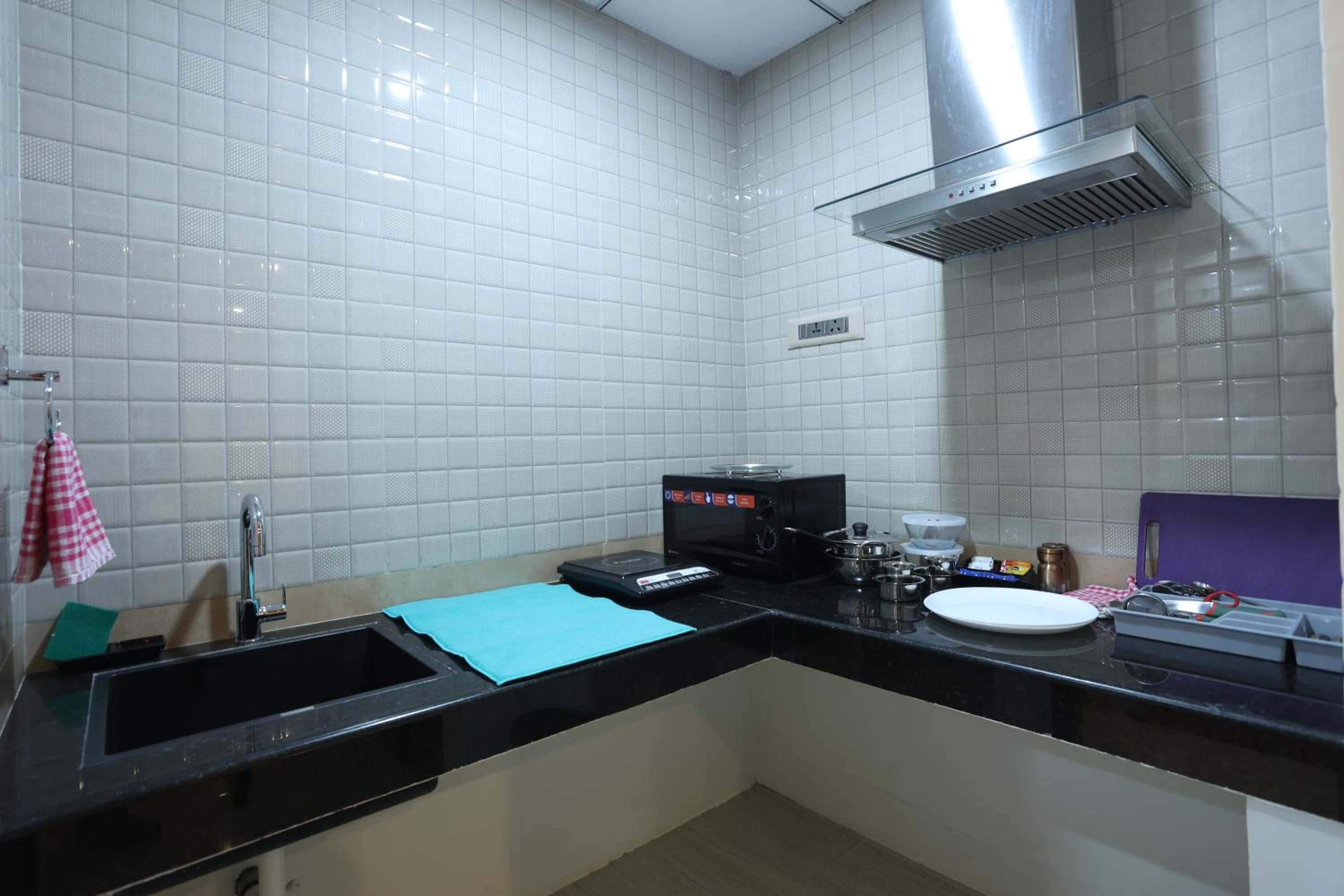 Executive Suite - Photo 2