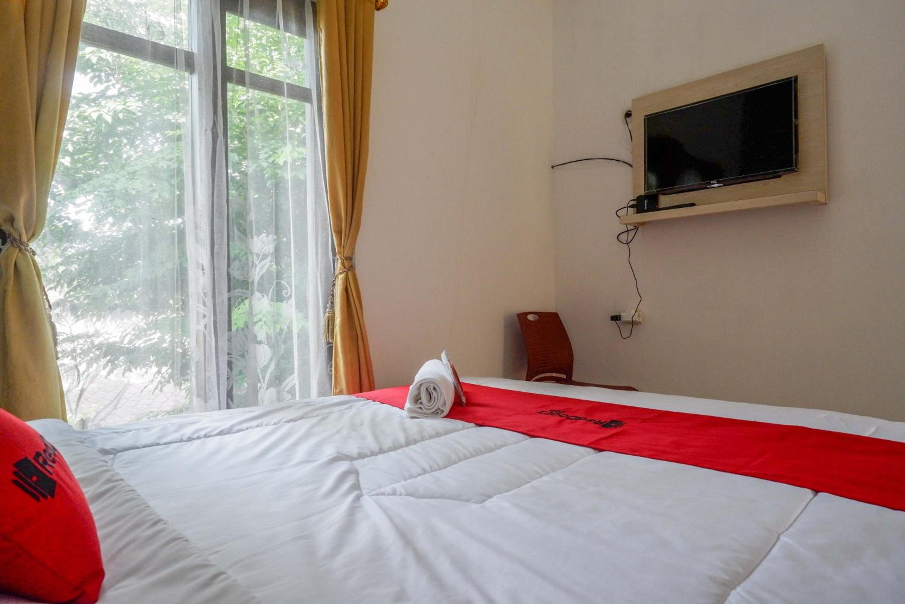 Standard Double Room - Photo 9