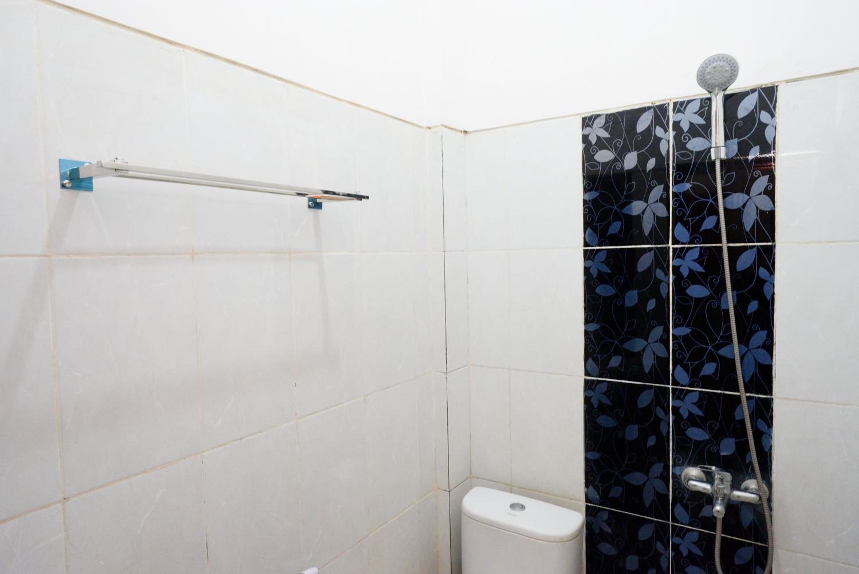 Standard Double Room - Photo 8
