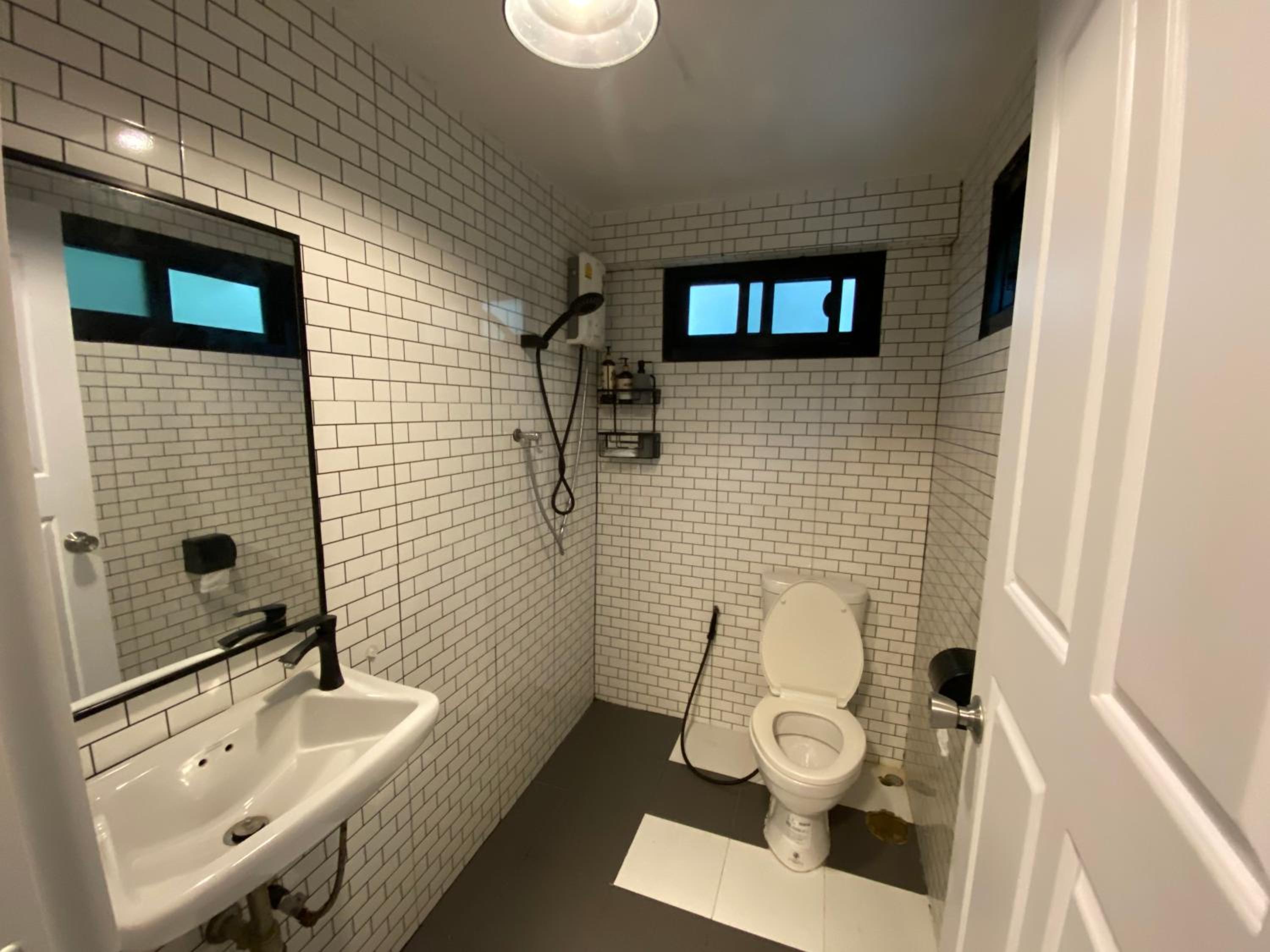 Family Room with Private Bathroom - Basement (No Window)' - Photo 2