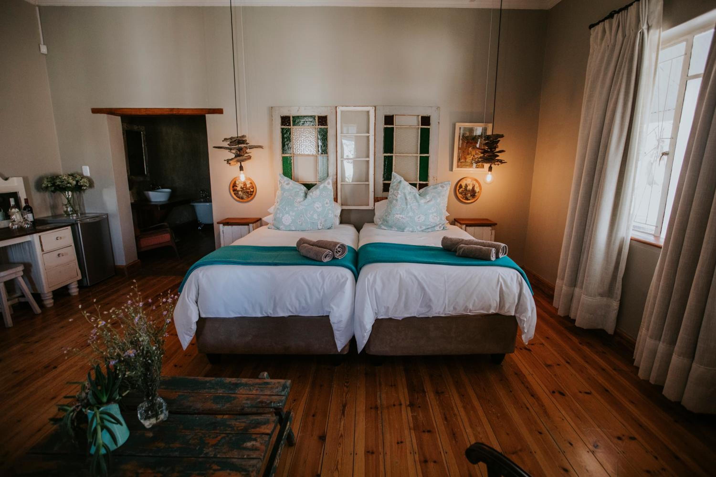 Double Room with Pool View - Photo 2