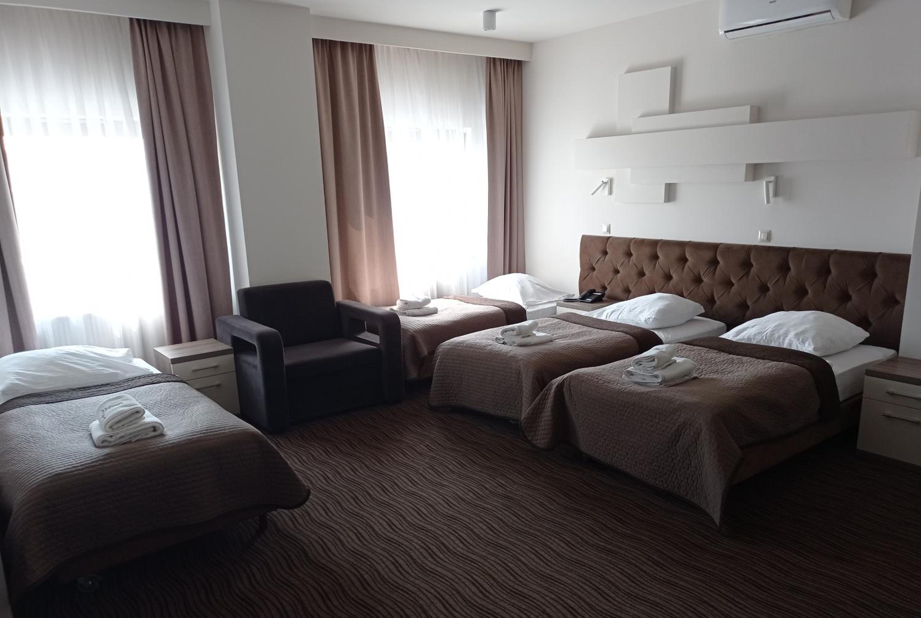 Quadruple Room - Photo 2