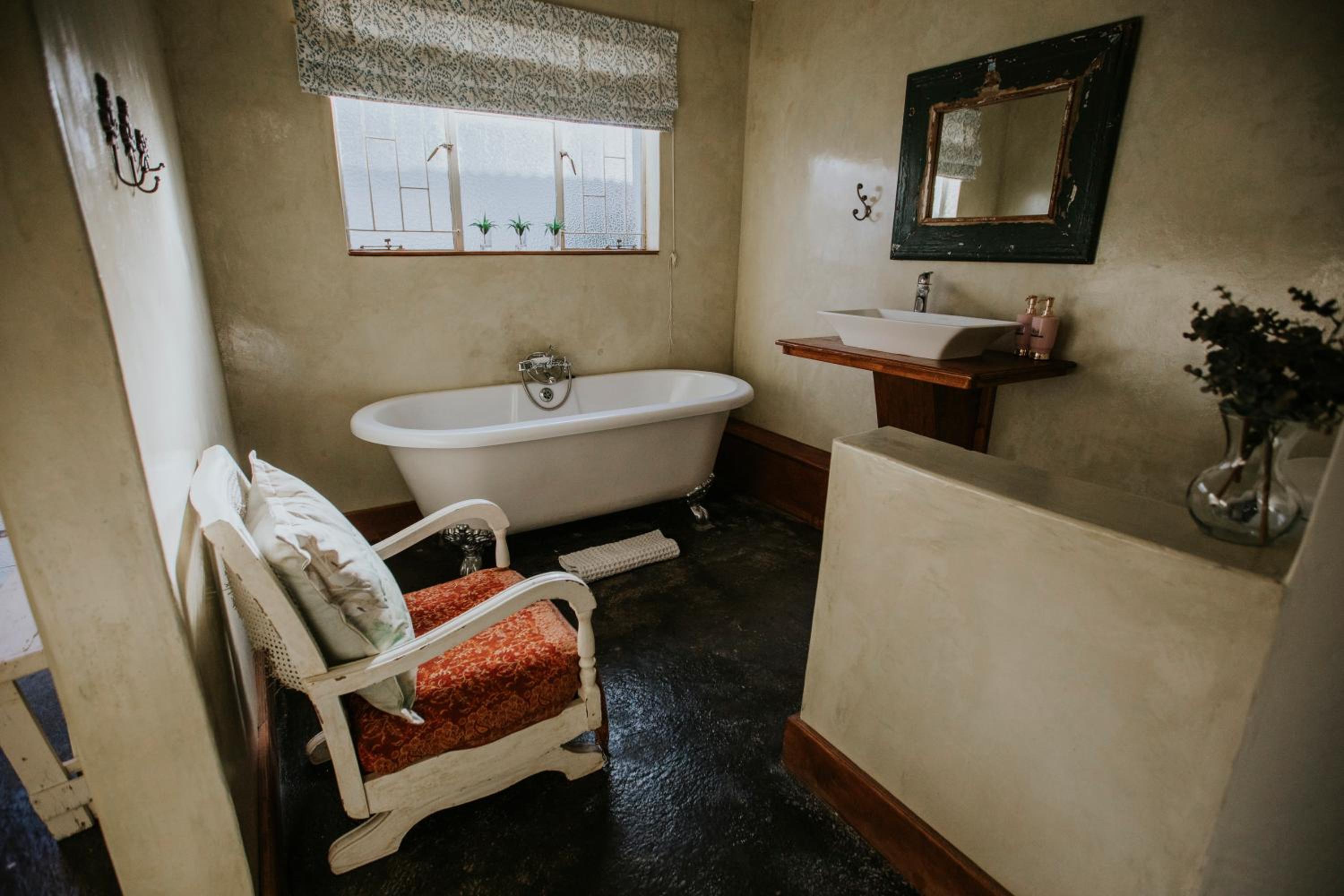 Superior King Room - Photo 3
