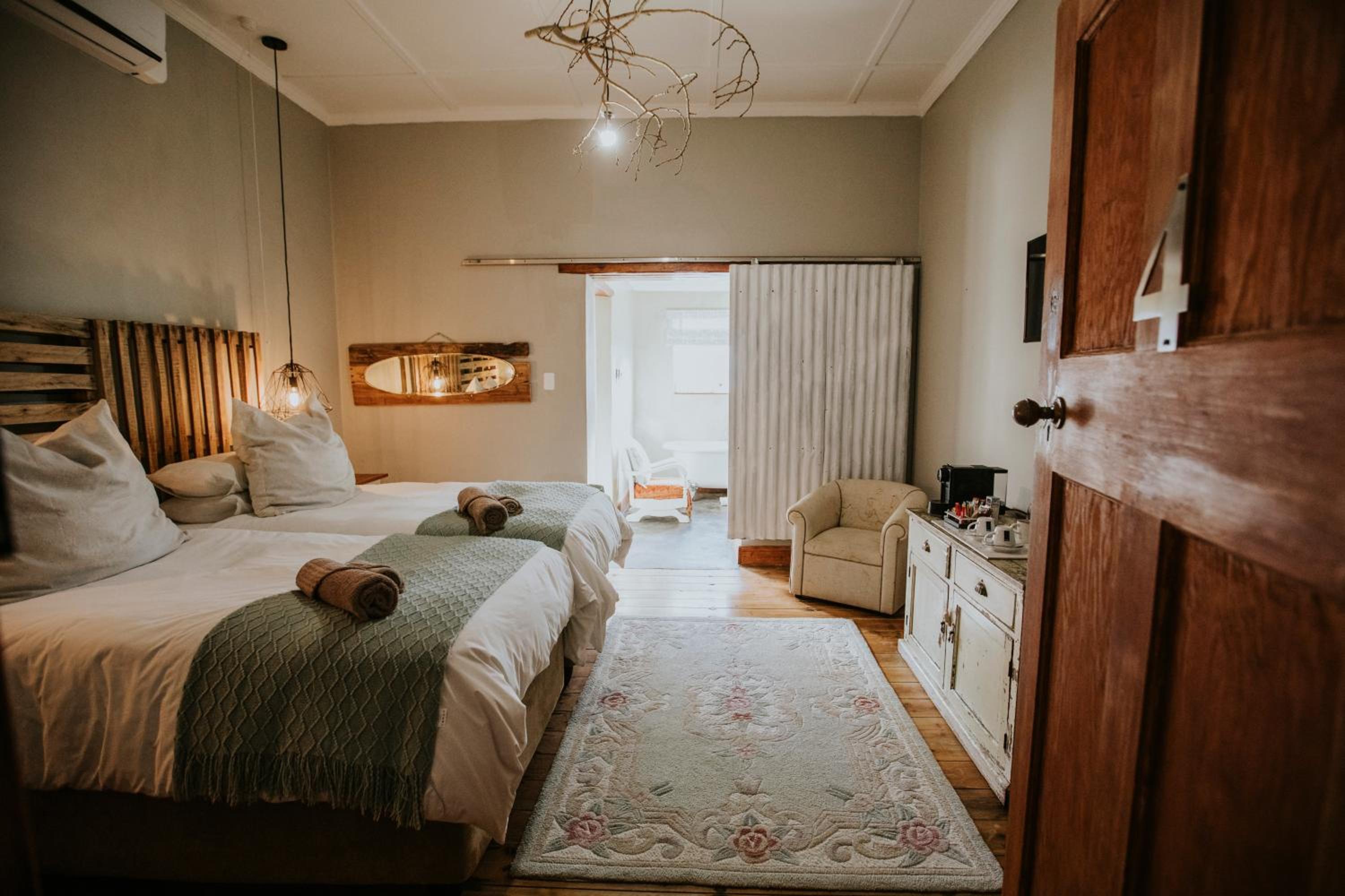 Superior King Room - Photo 5