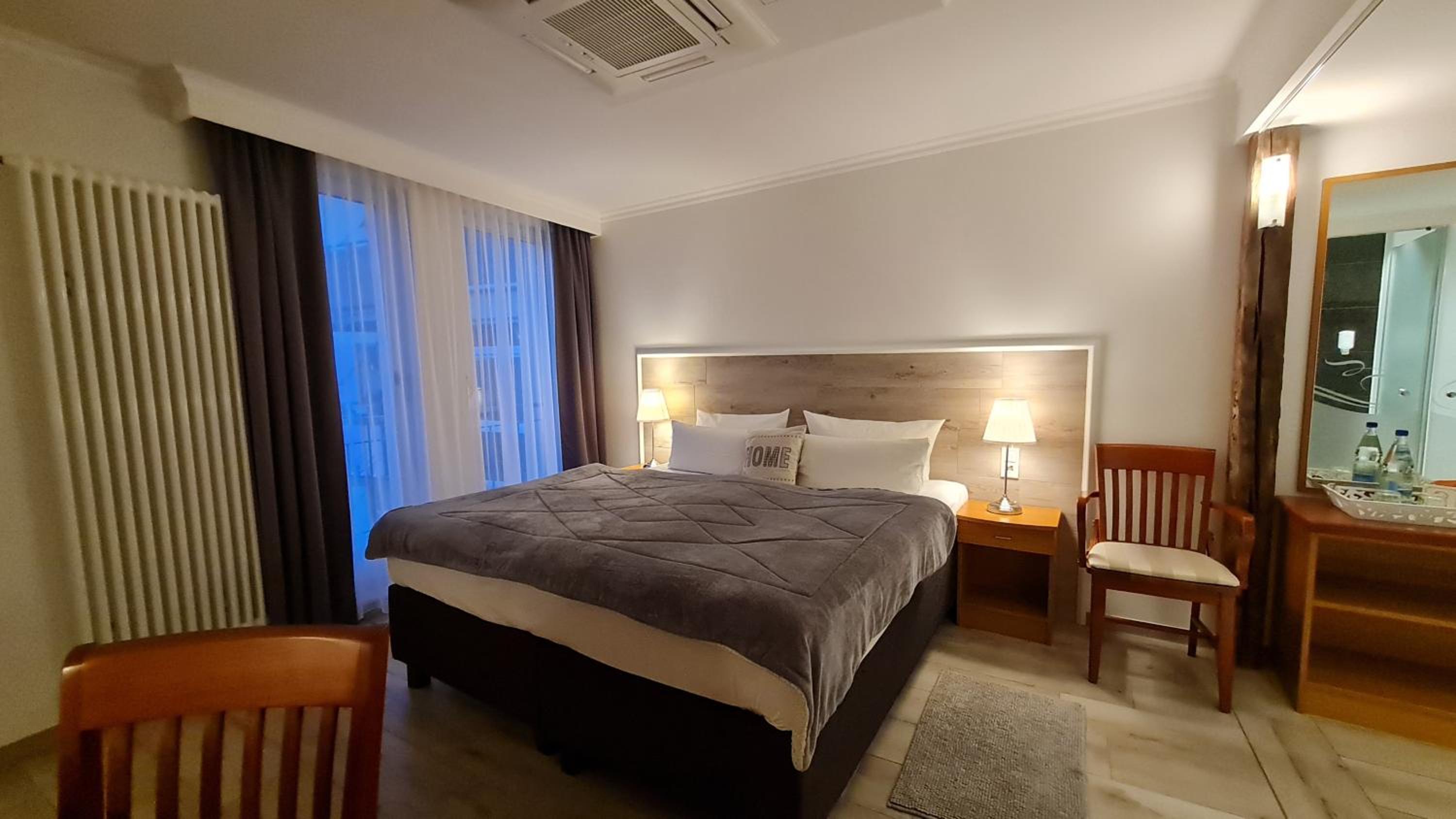 Premium Double Room - Photo 13