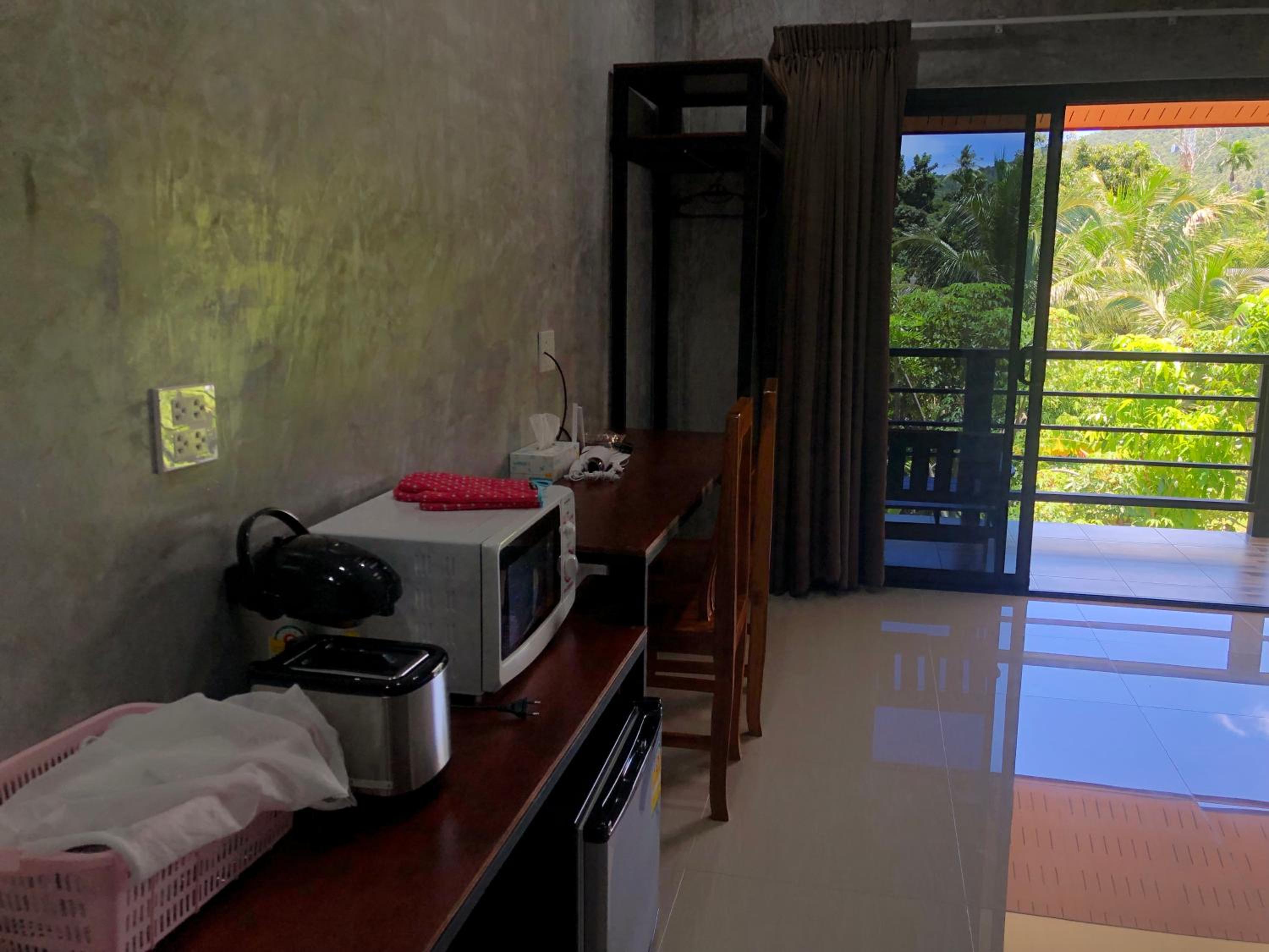 Double Room with Balcony - Photo 10
