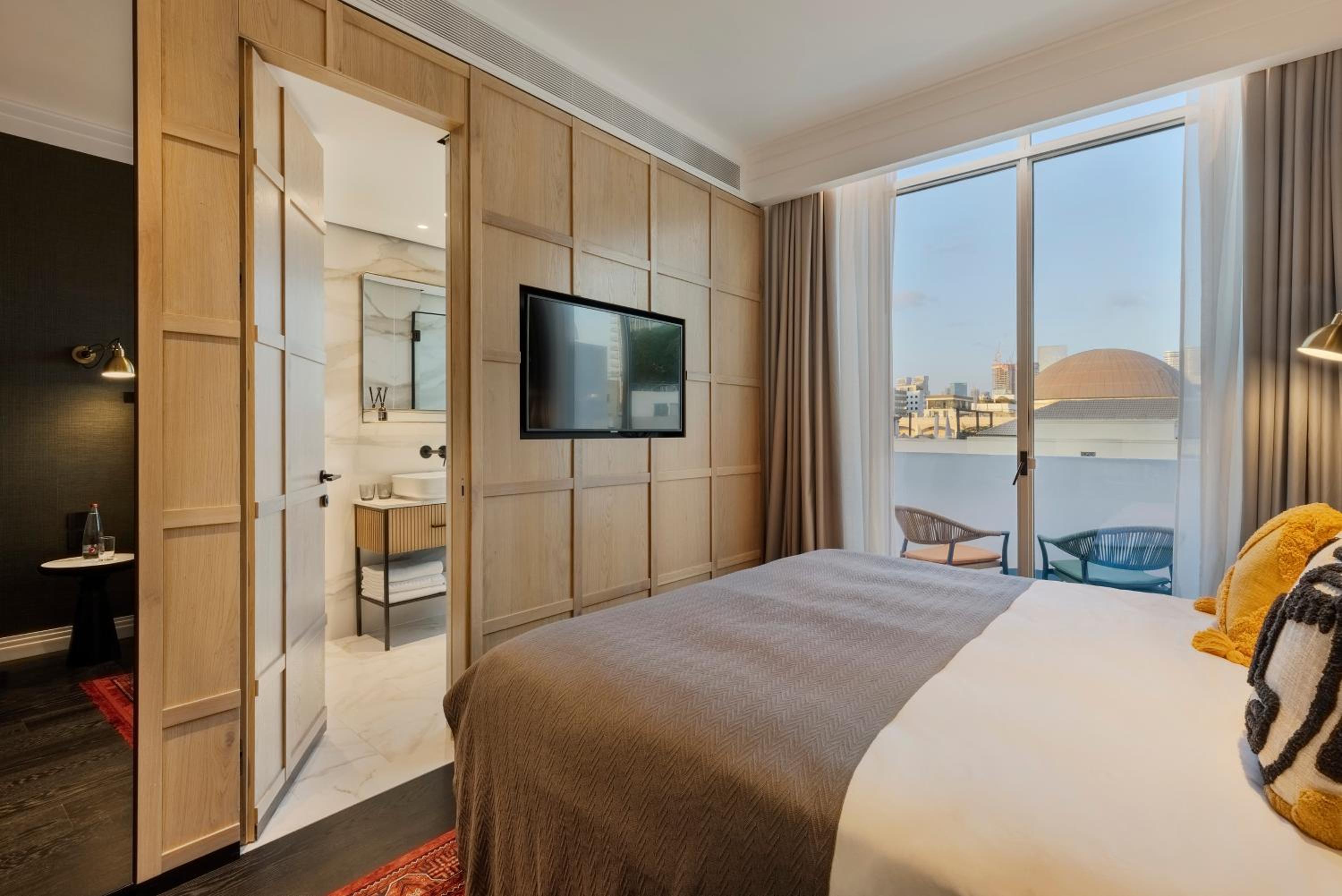 Double Room with Balcony - Photo 2