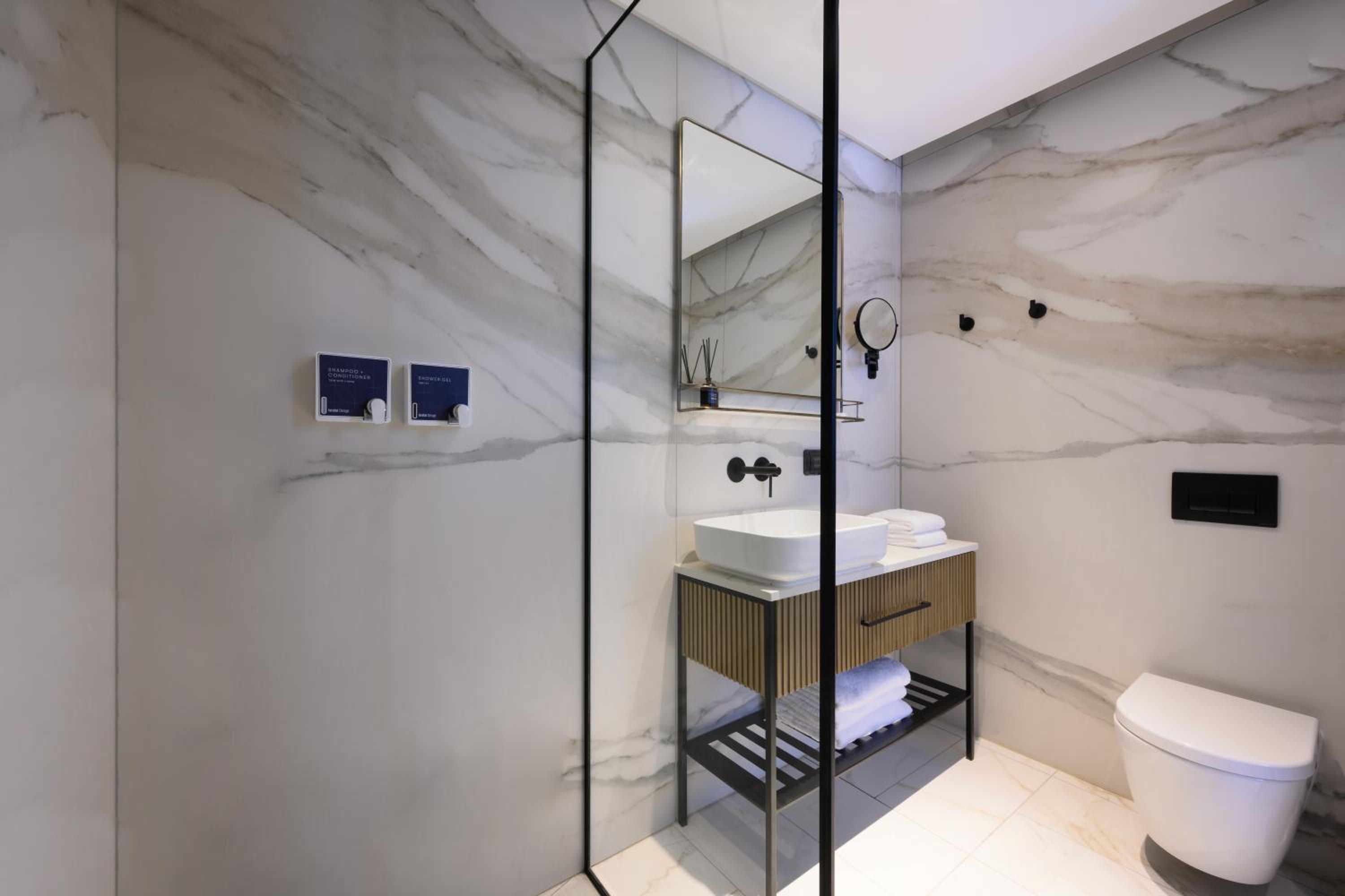 Double Room Urban View With Balcony - Photo 3