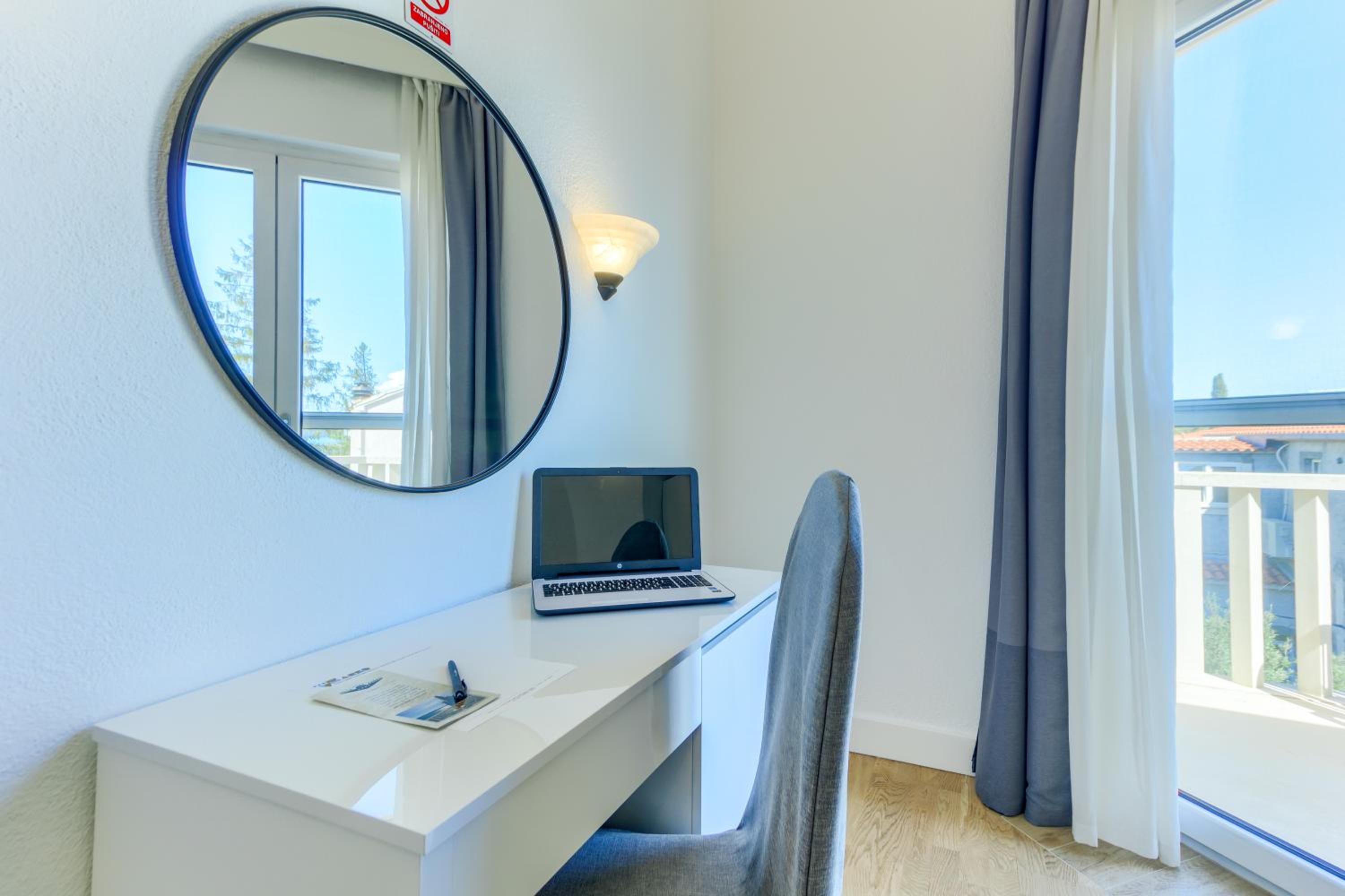 Double or Twin Room with Garden View - Photo 5