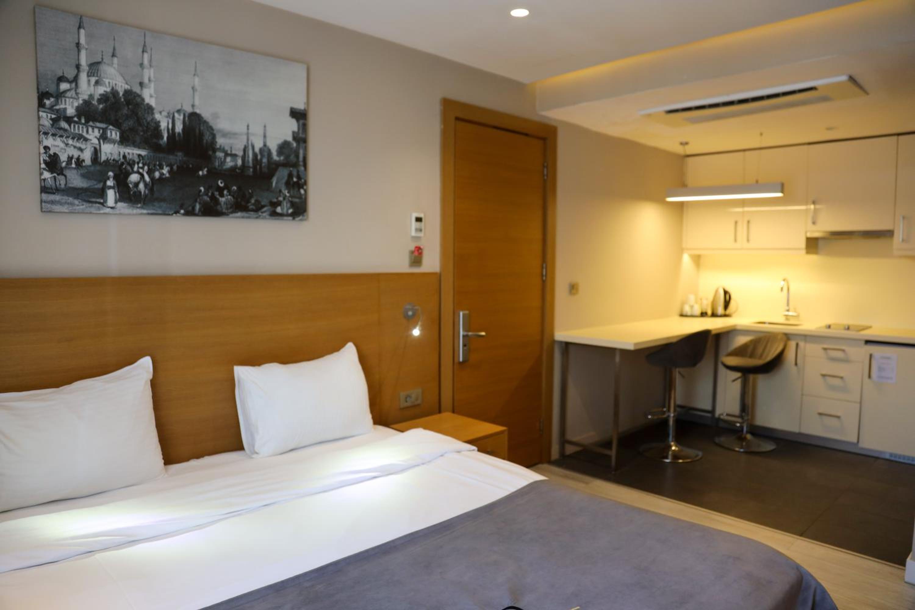 Superior Triple Room photo 2