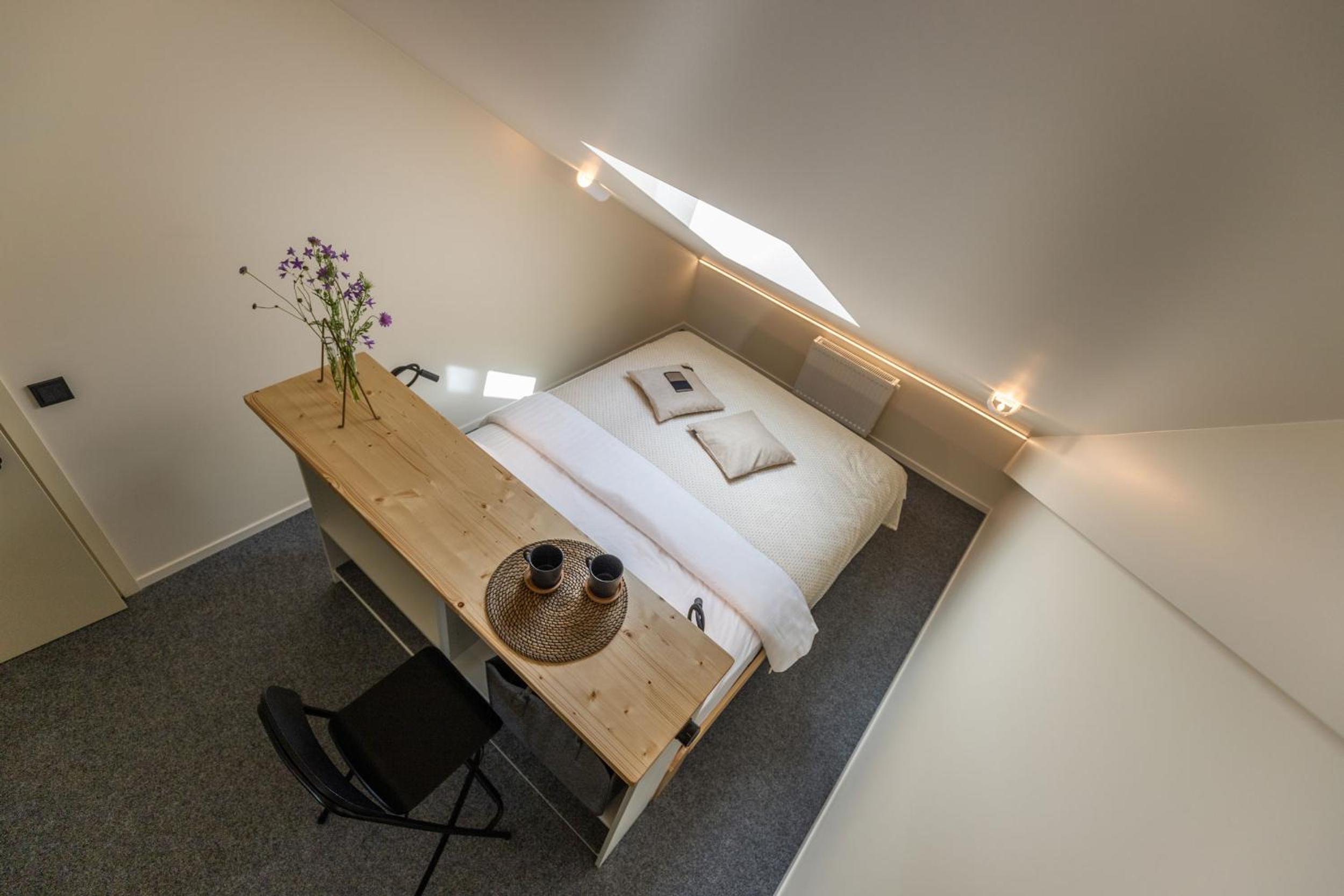 One-Bedroom Apartment - Photo 2