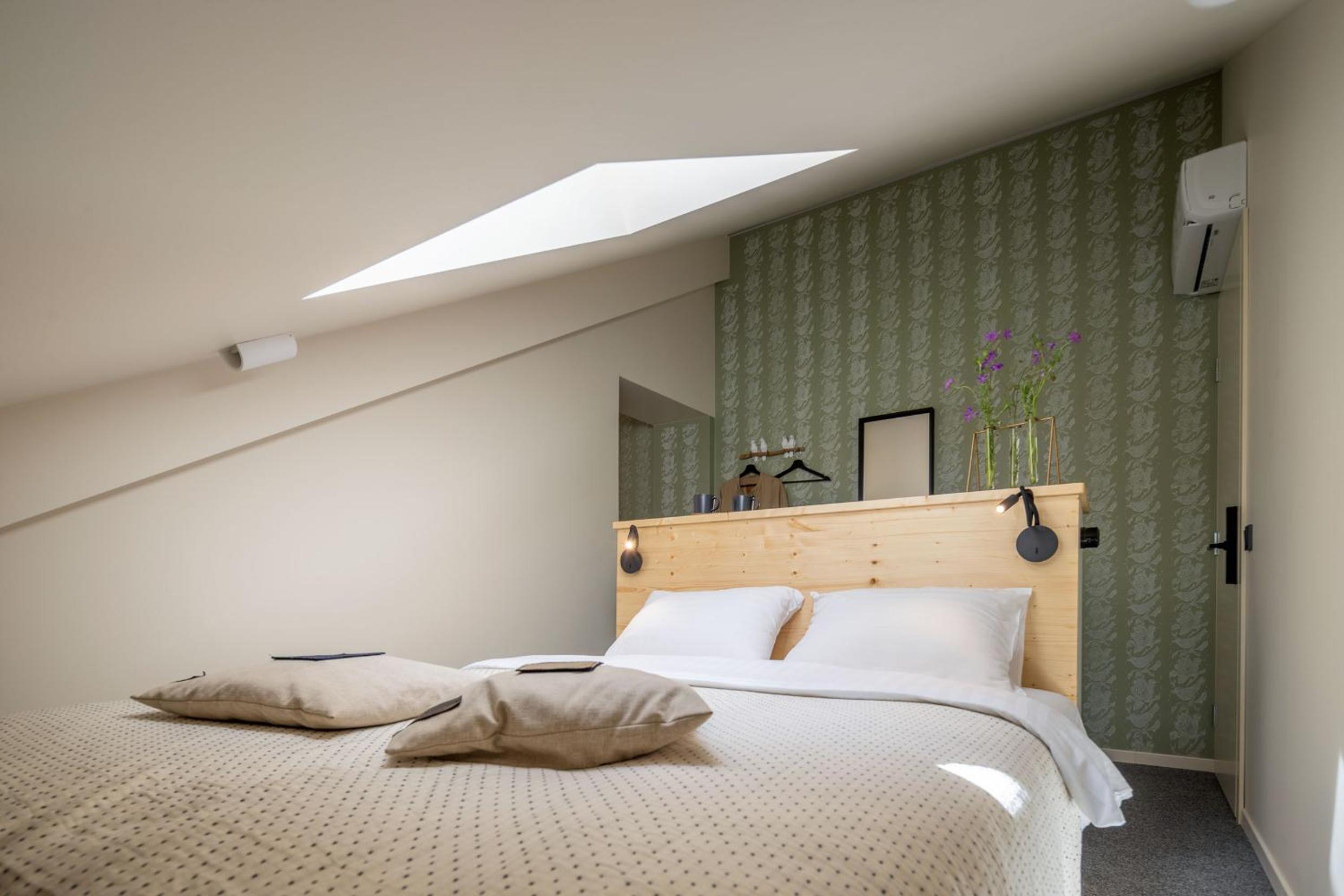 One-Bedroom Apartment - Photo 1