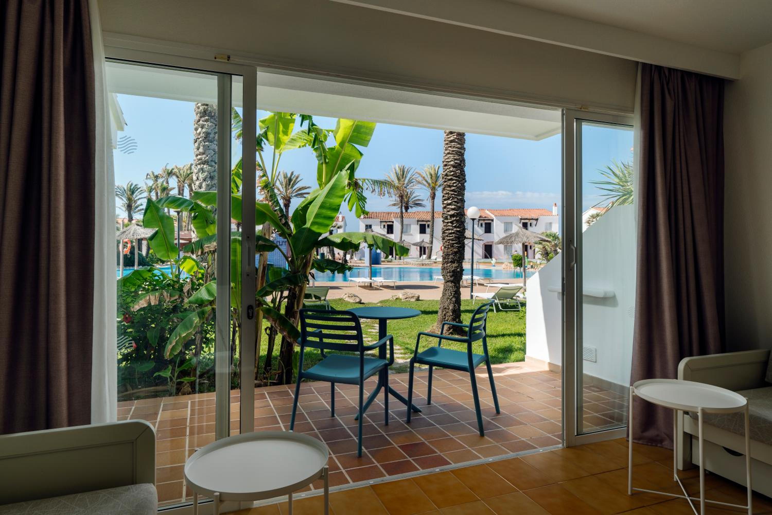 Bungalow with direct pool access
