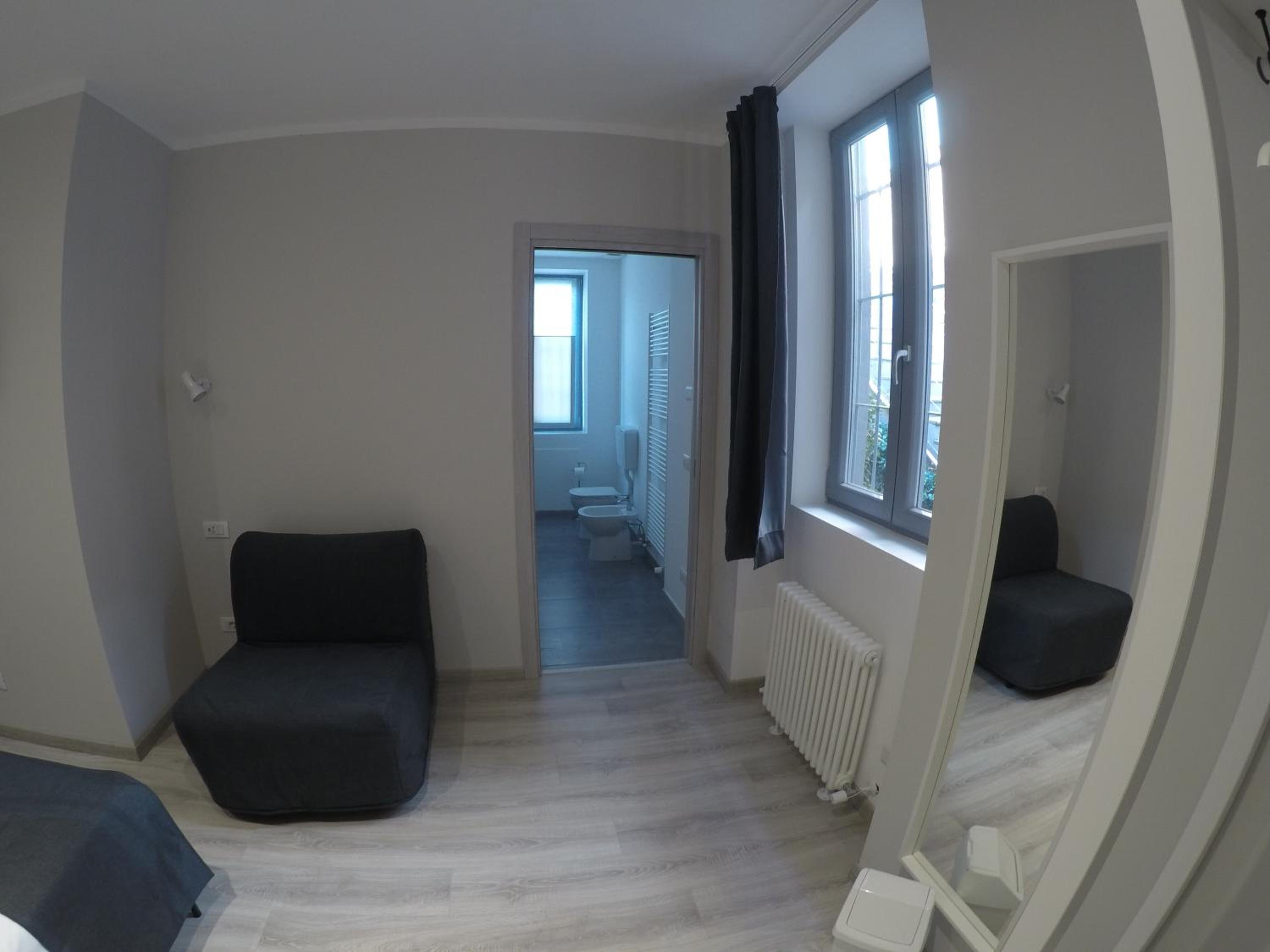 Double Room with Private Bathroom photo 3