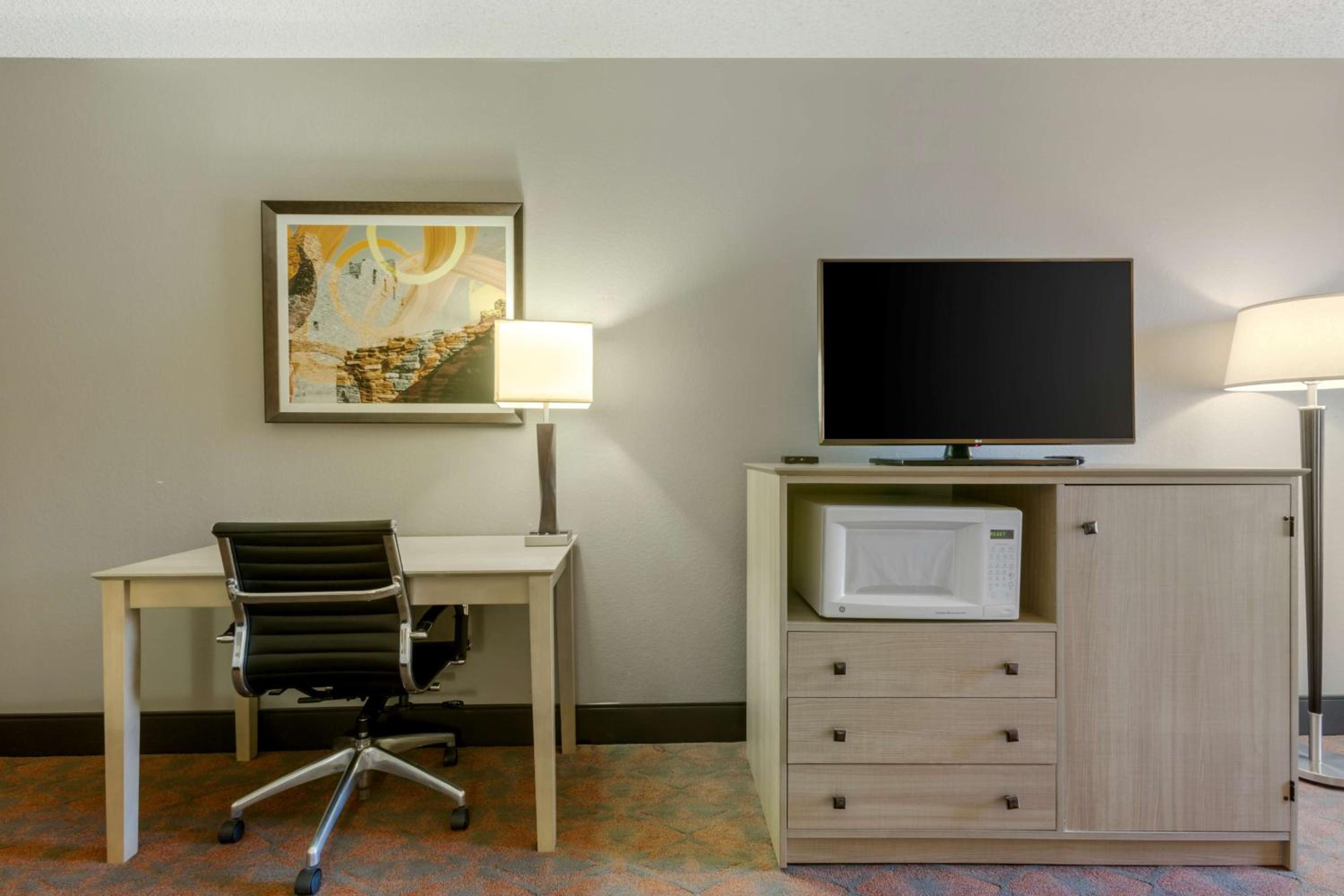 Queen Room with Two Queen Beds - Disability Access/Non-Smoking photo 2