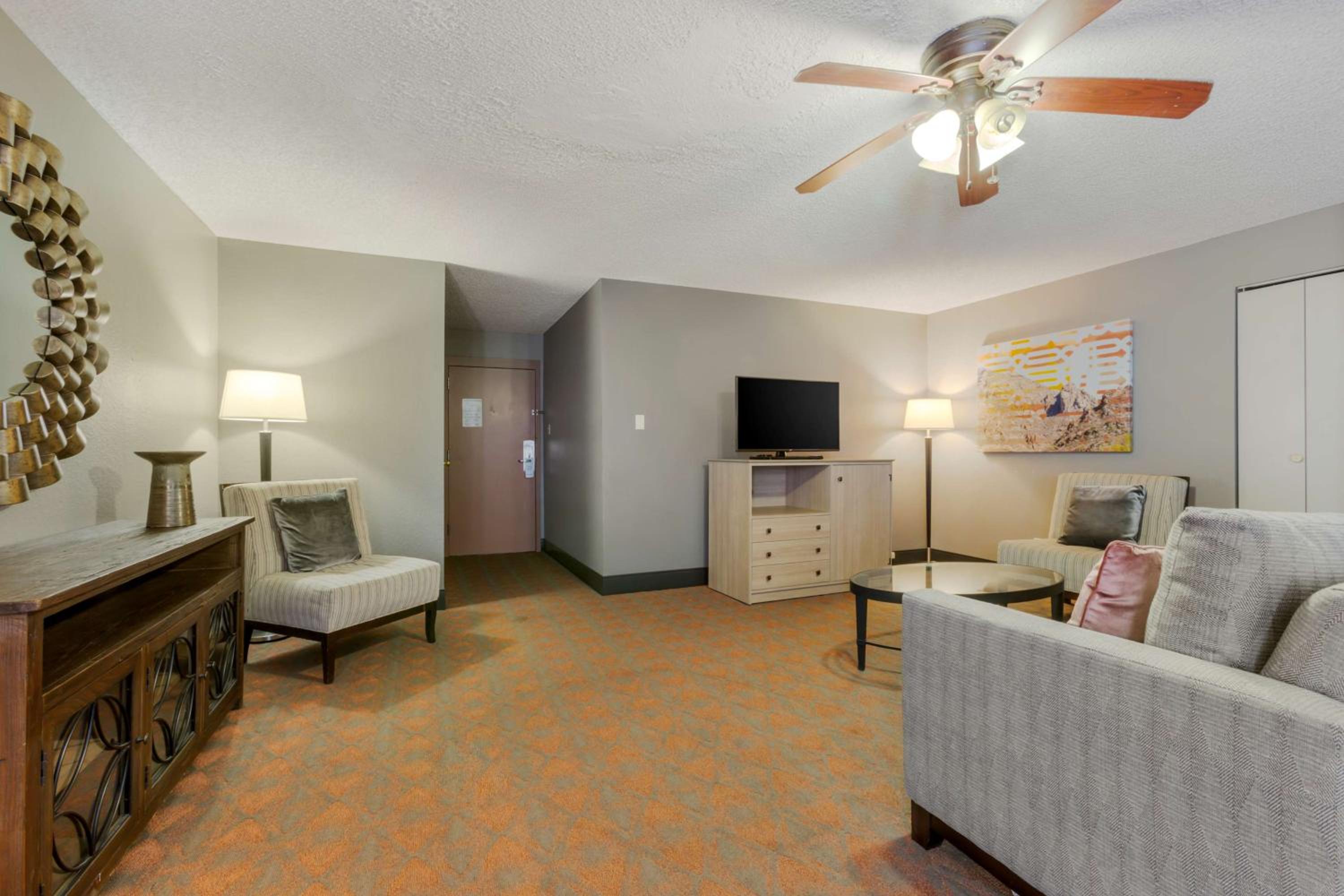 King Suite with Two King Beds - Non-Smoking photo 1