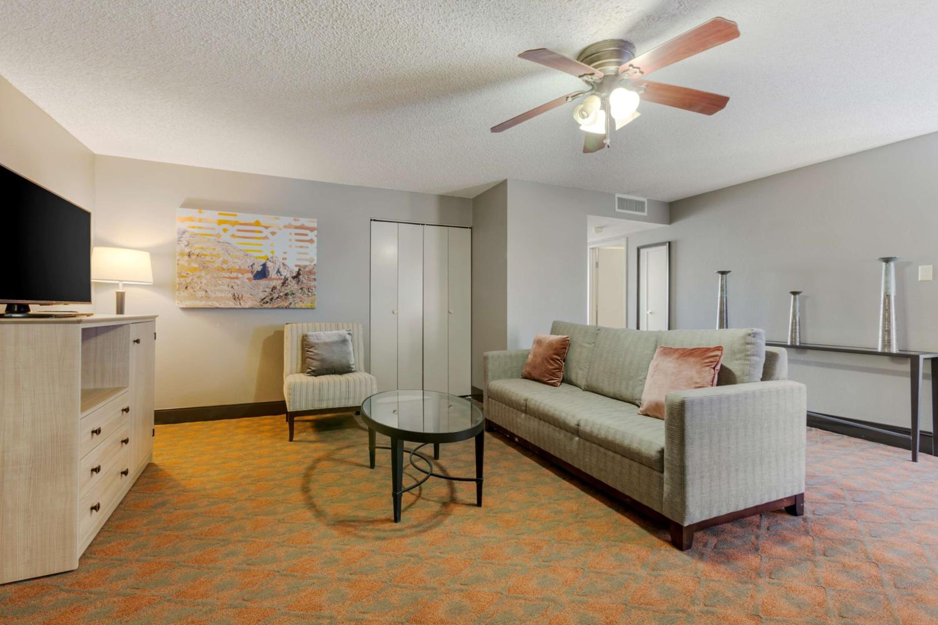 King Suite with Two King Beds - Non-Smoking photo 3