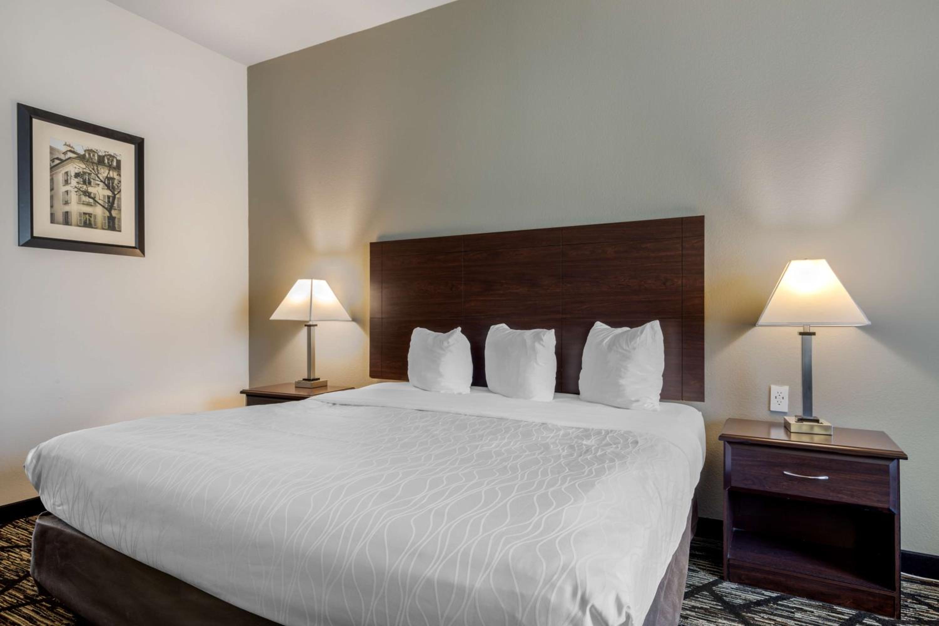 Queen Suite with Two Queen Beds and Bath Tub - Disability Access