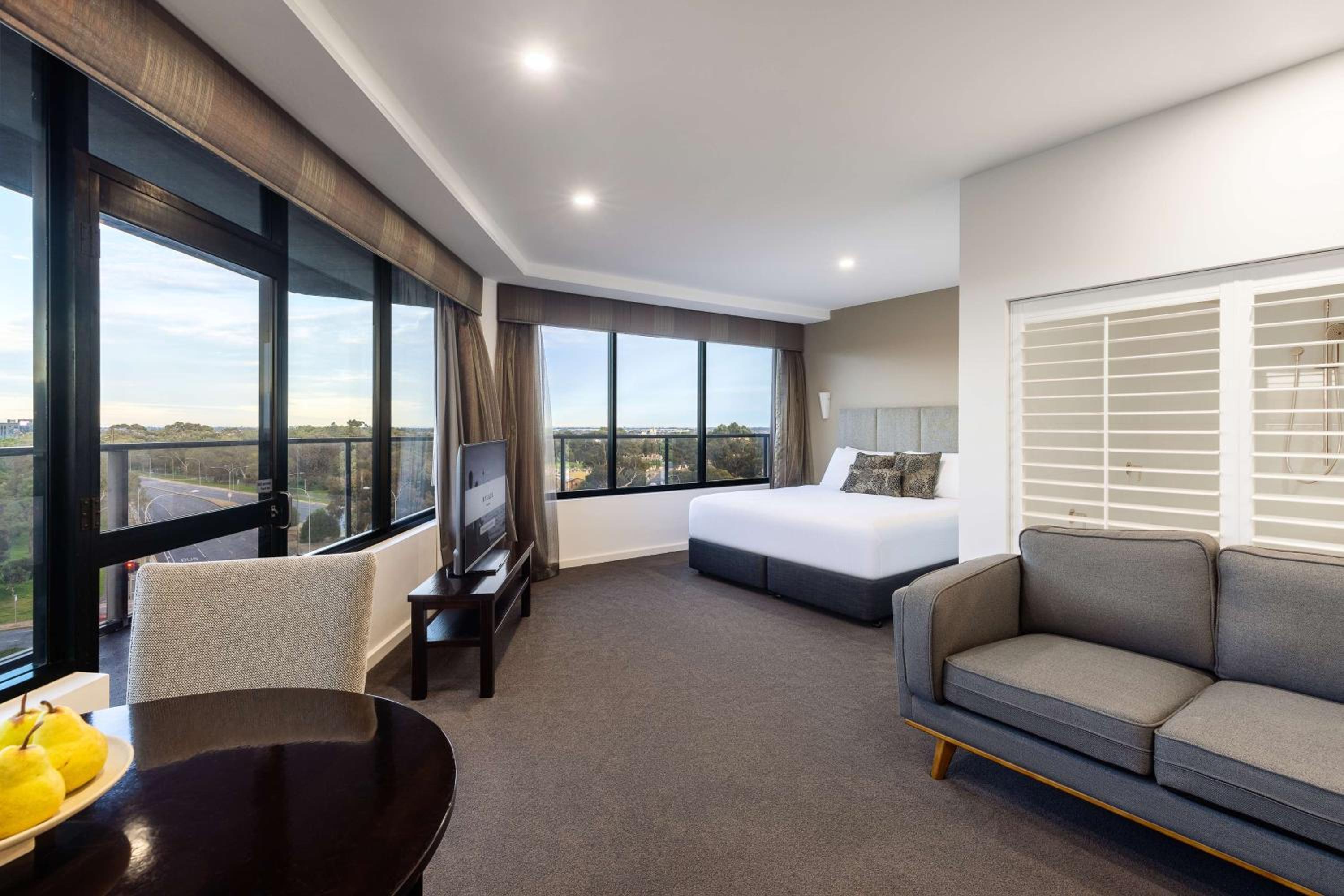 Premier Spa Suite thumbnail 6