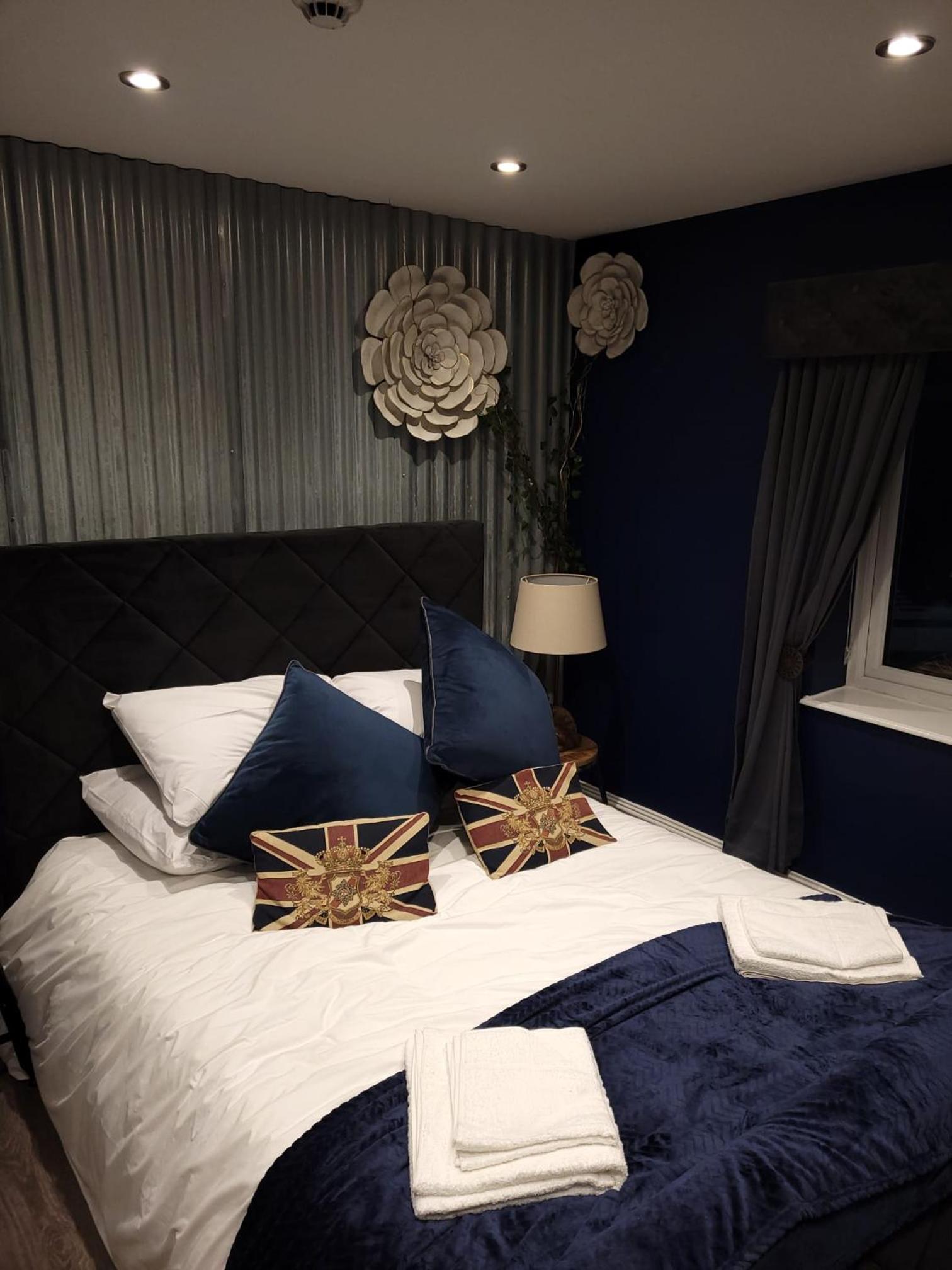 Deluxe King Room - Photo 3
