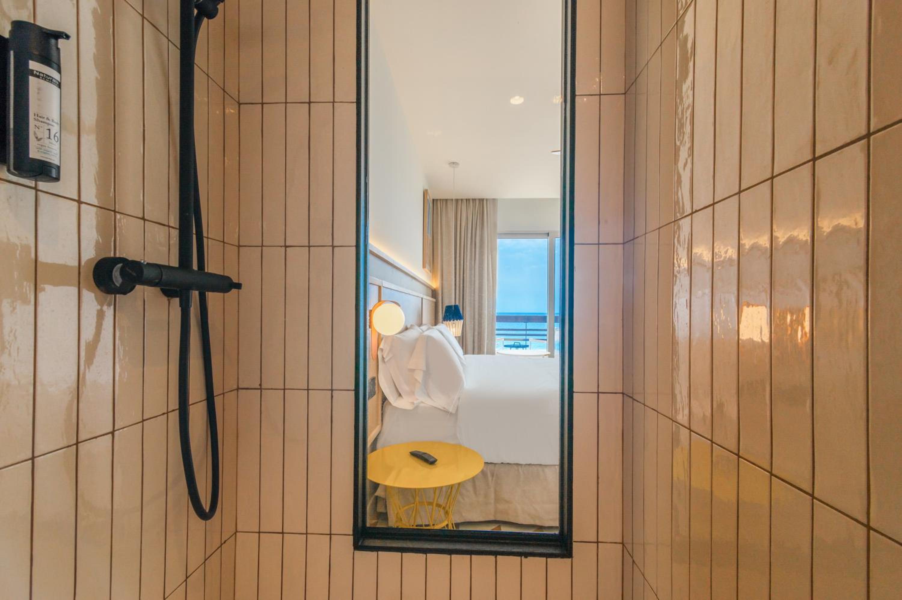 Superior Double or Twin Room with Sea View - Photo 3