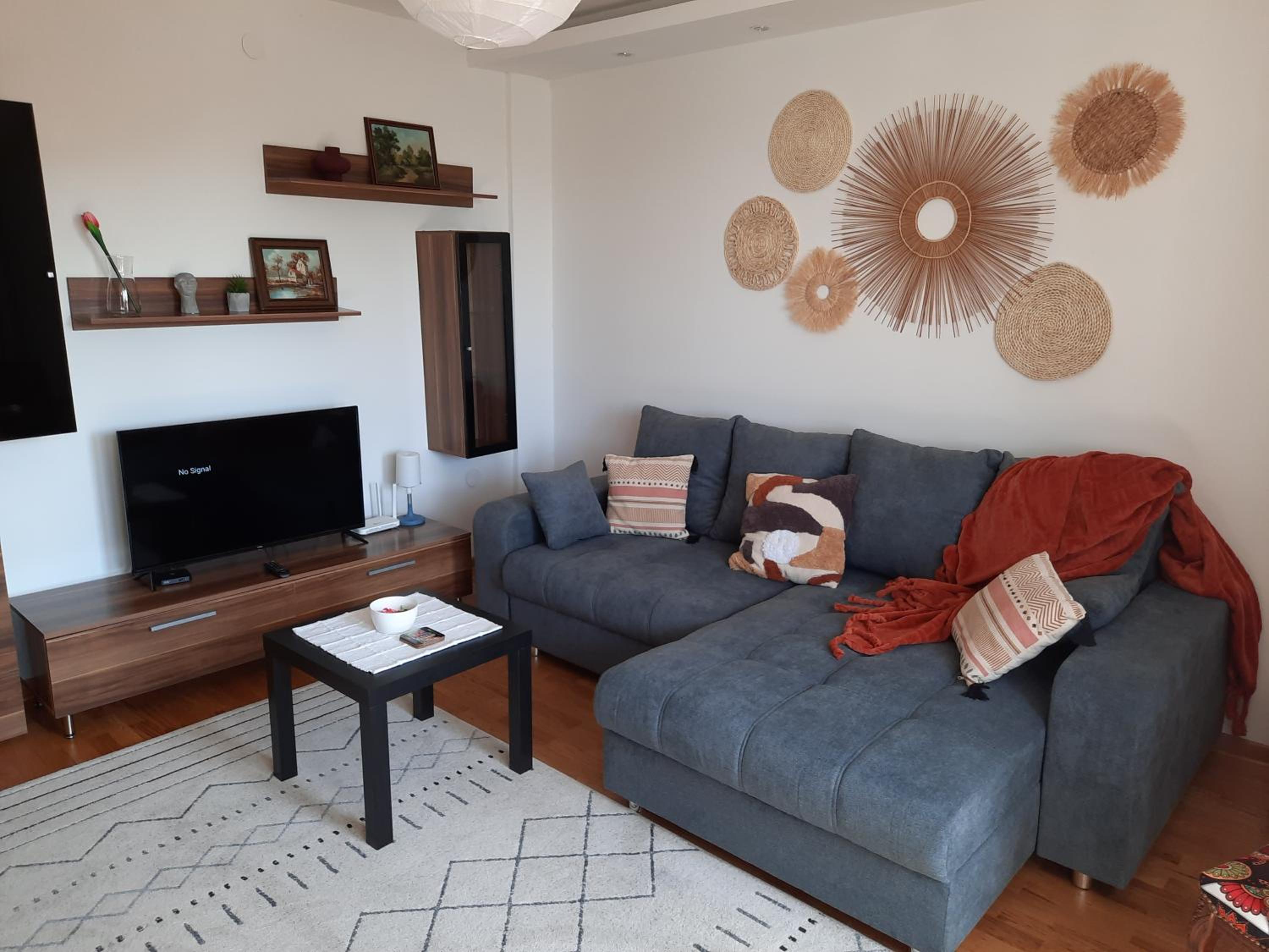 One-Bedroom Apartment photo 1