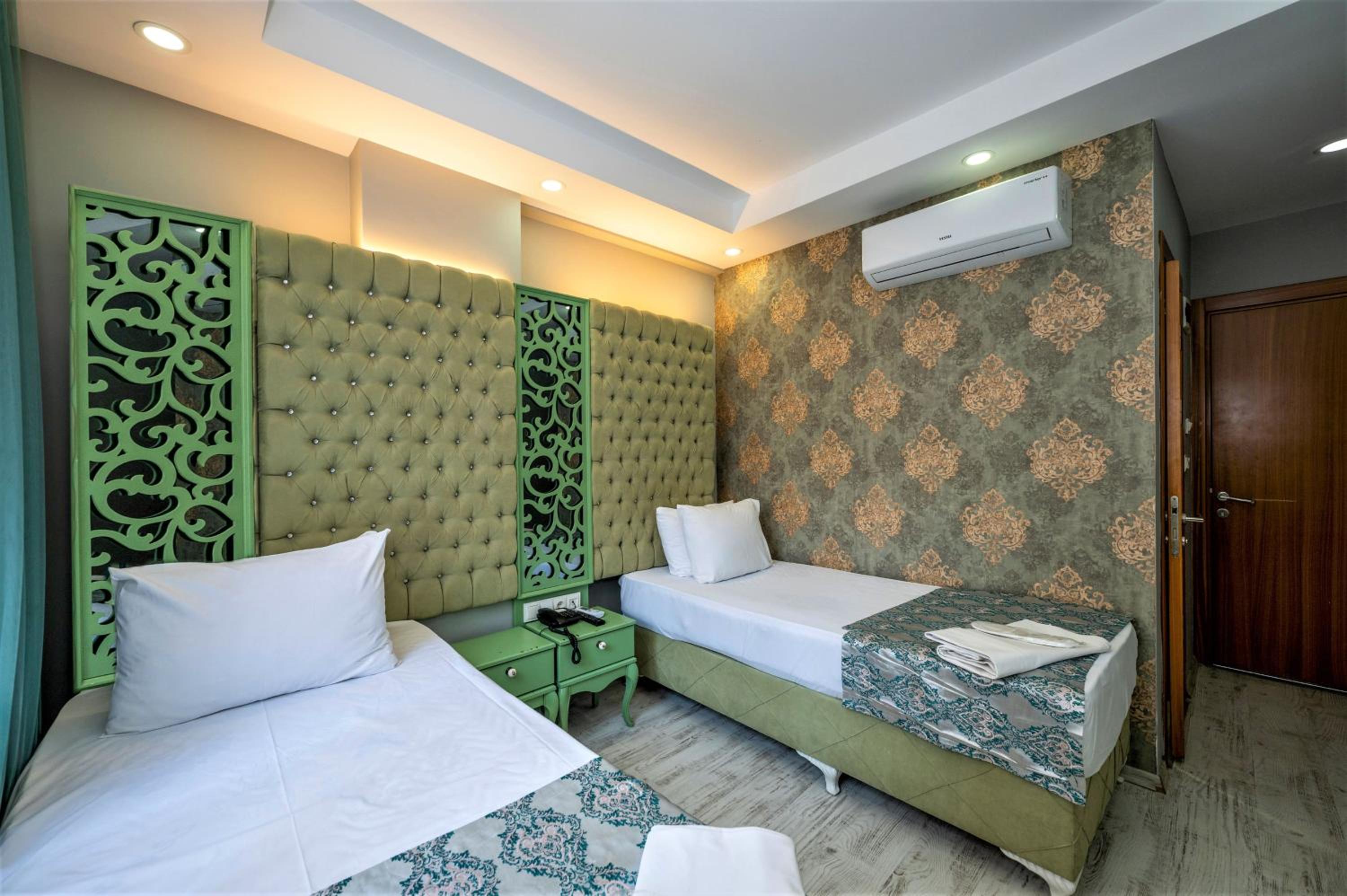 Deluxe Twin Room photo 2