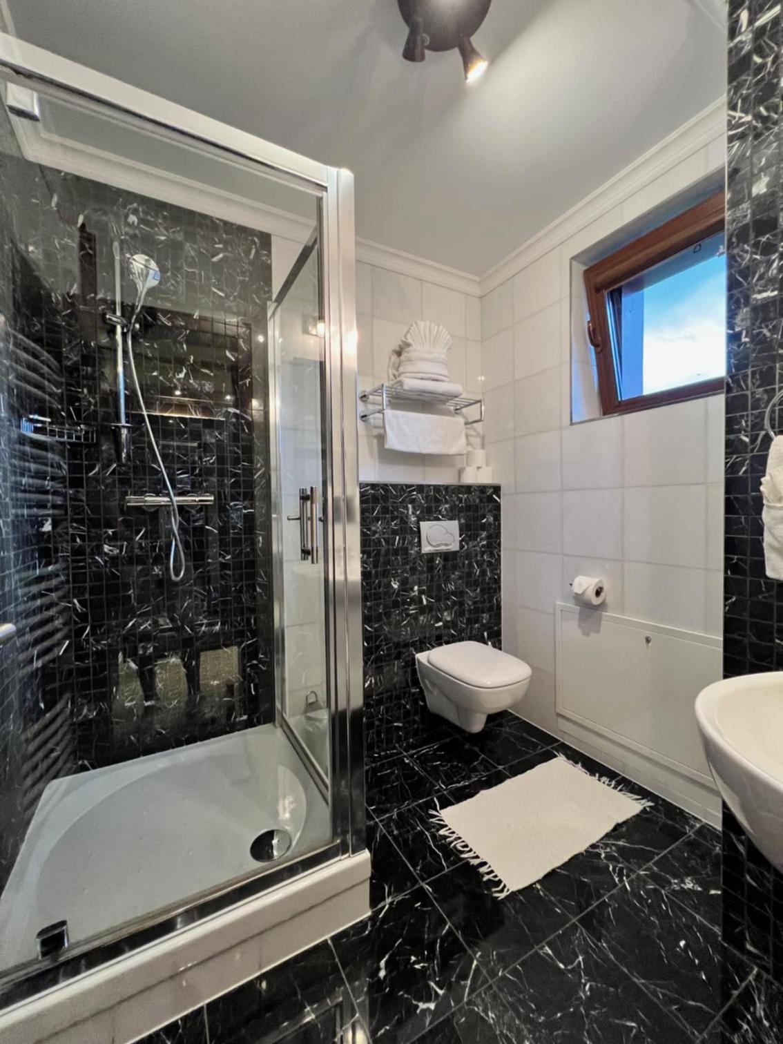 Small Double or Twin Room photo 3