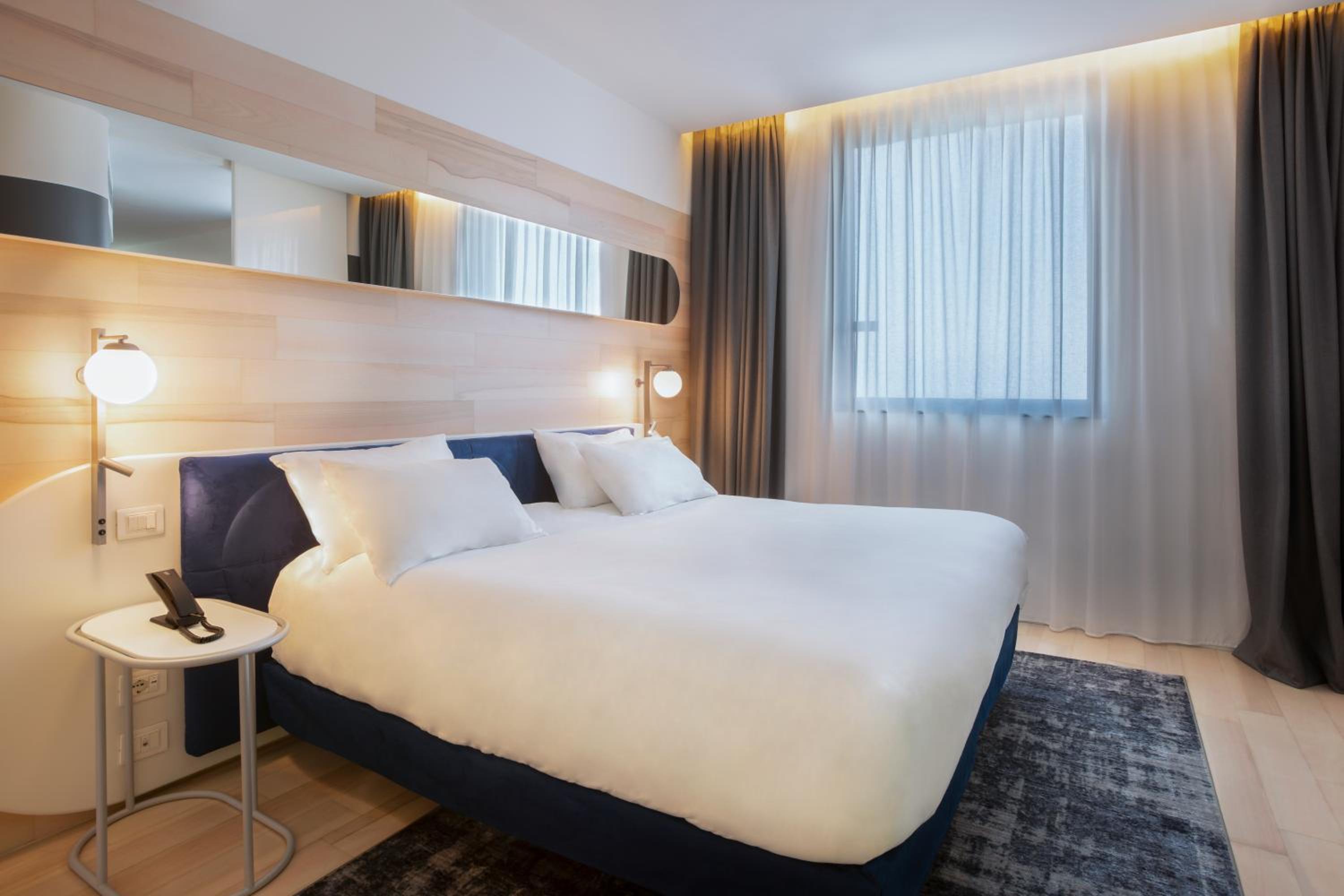 One-Bedroom Suite thumbnail 6
