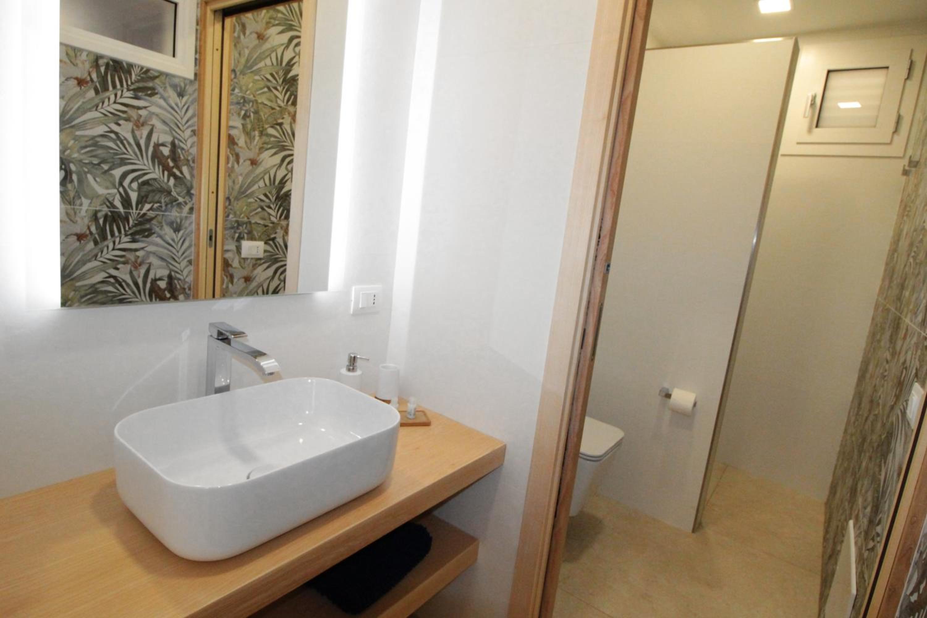 One-Bedroom Apartment with Sea View - Photo 15