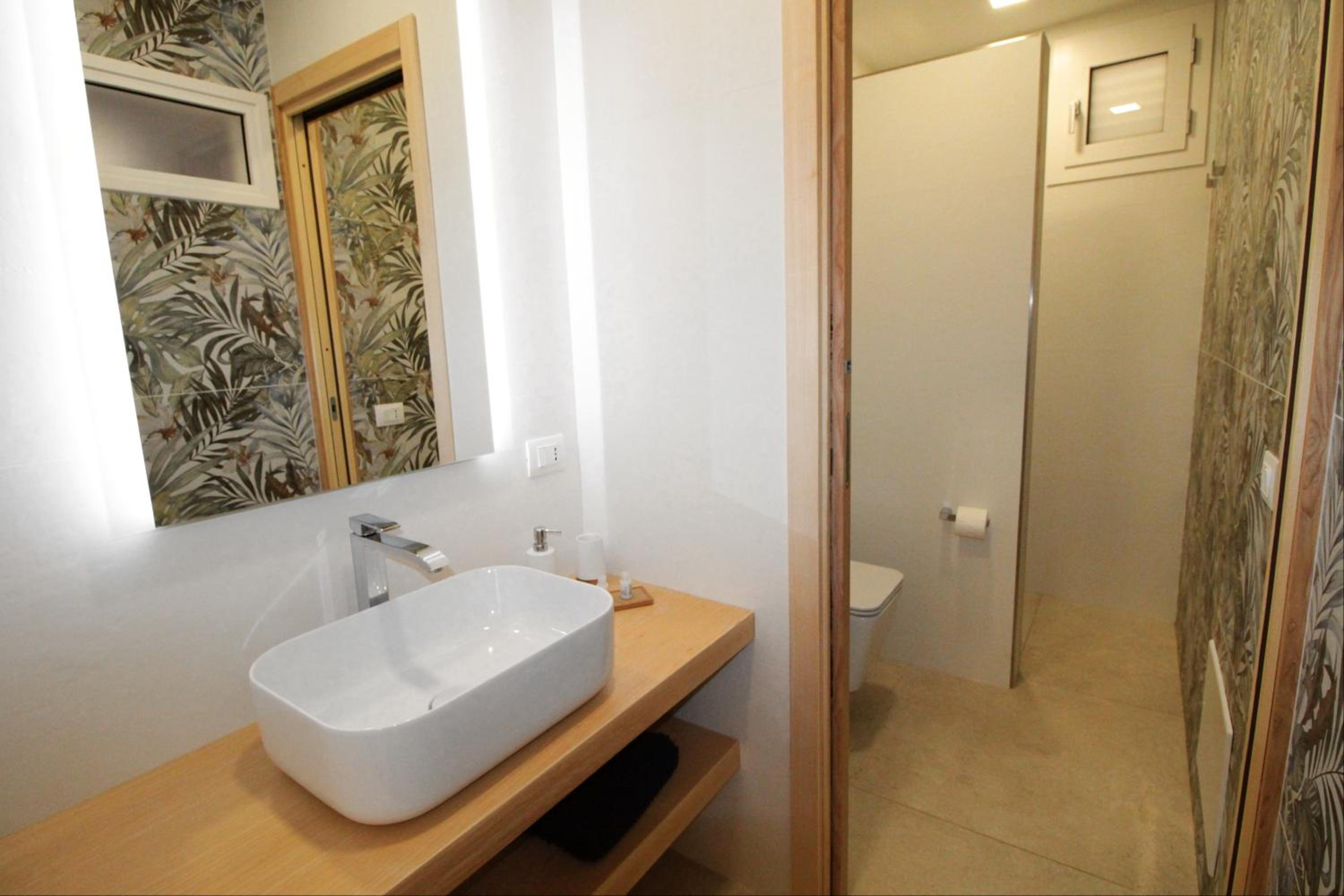 One-Bedroom Apartment with Sea View - Photo 16