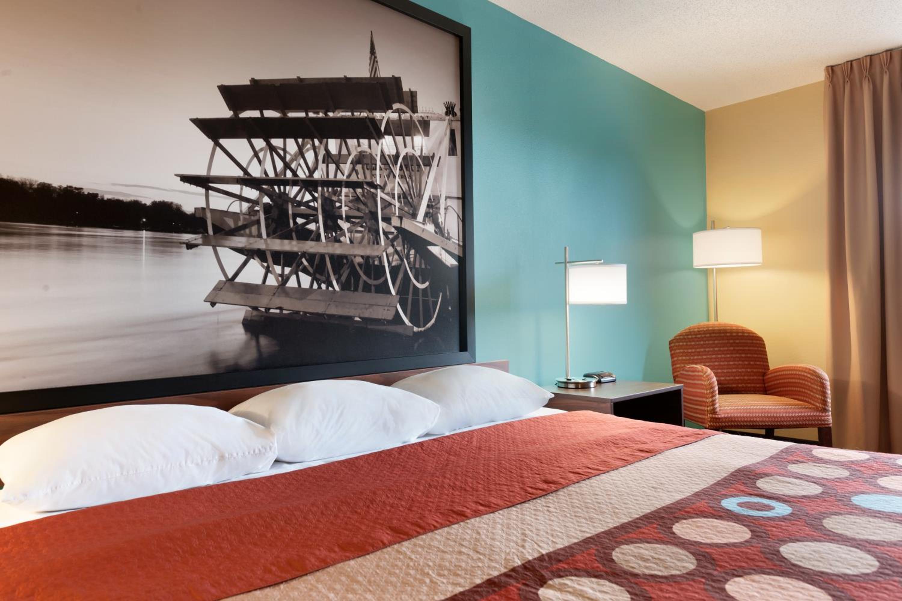 King Room - Non-Smoking - Photo 2