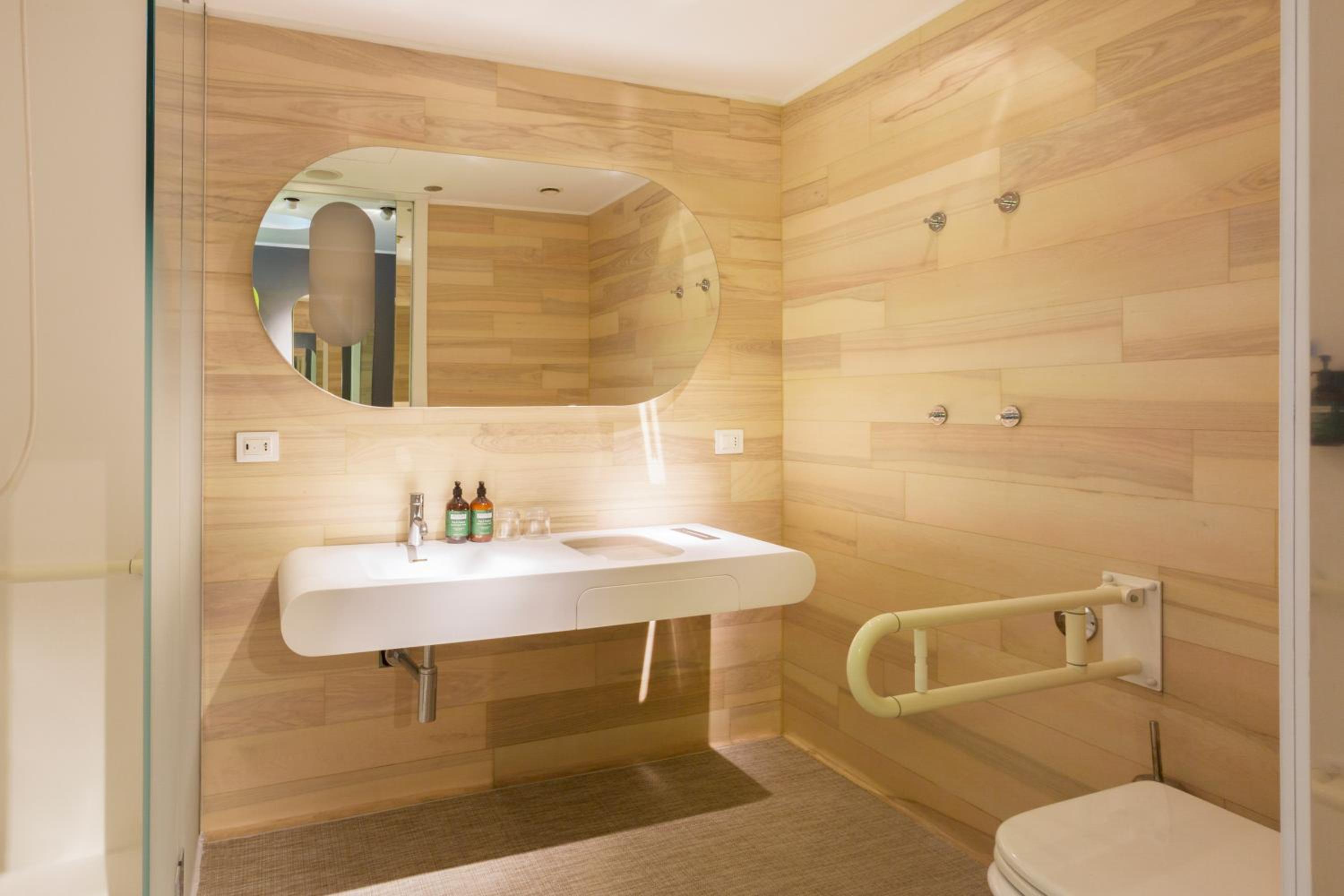 Standard King Room - Accessible