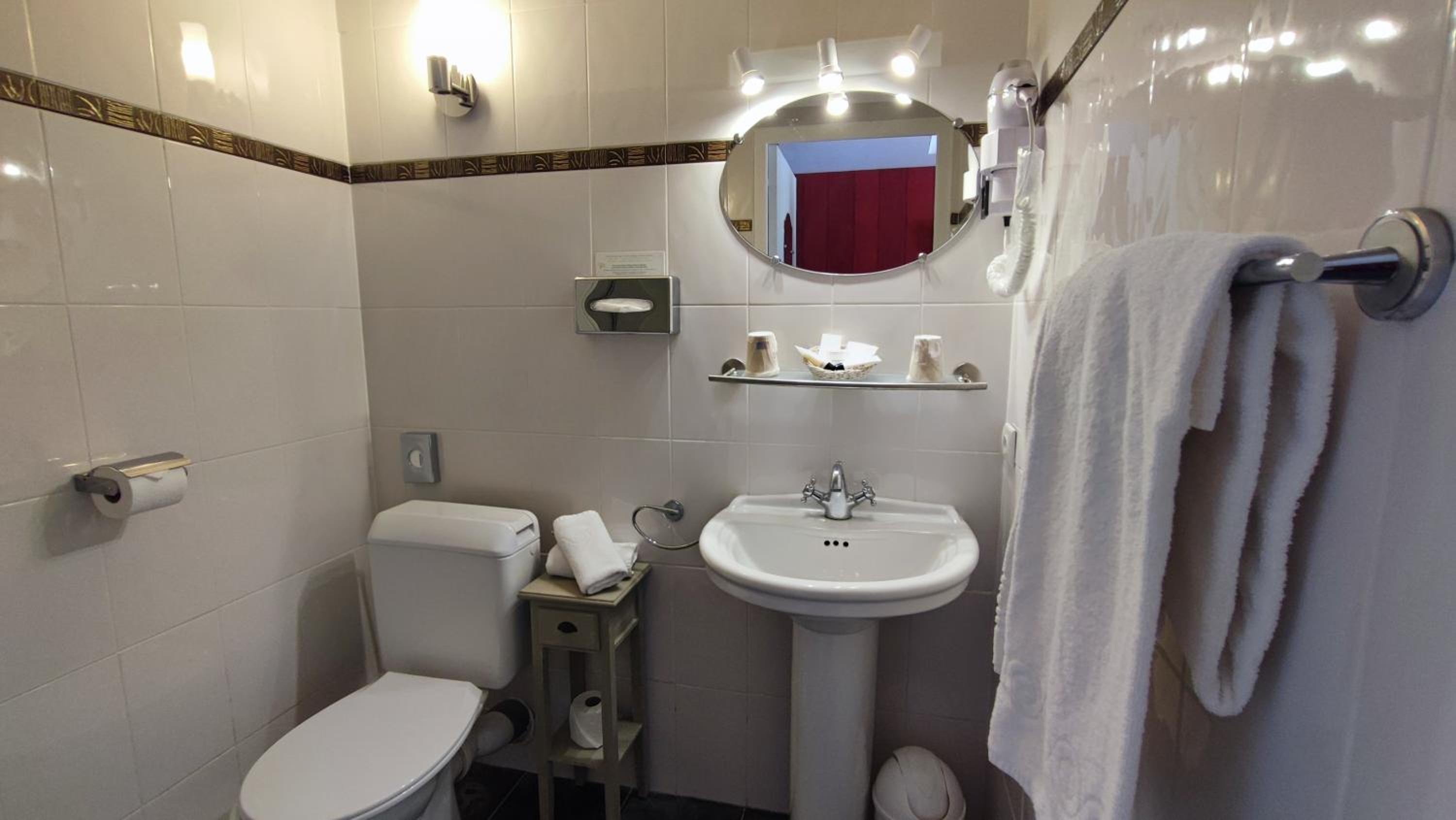 Standard Double Room - Photo 3