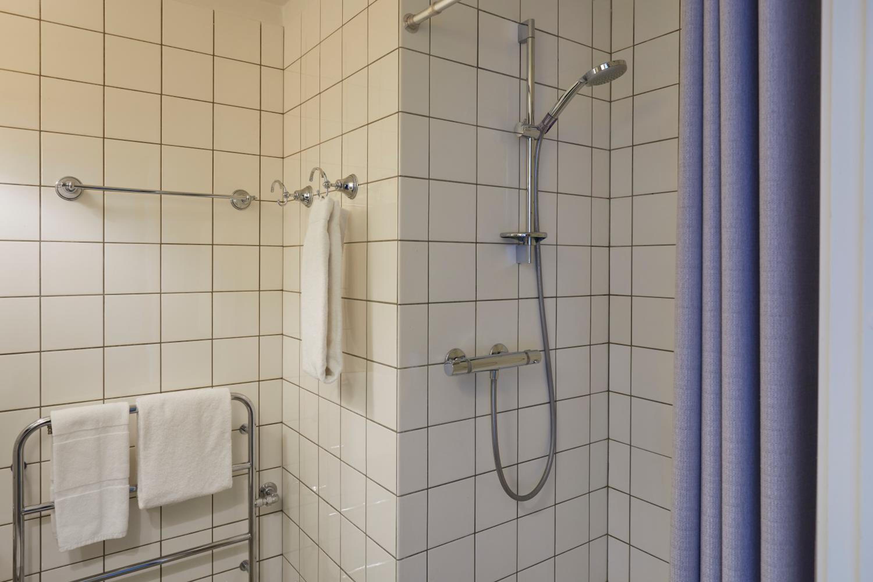 Standard Queen Room - Photo 4